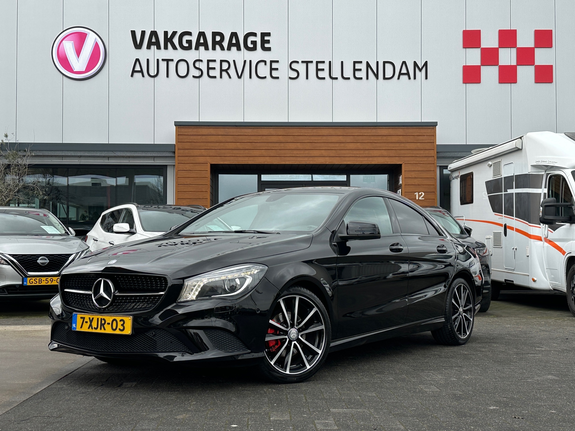 Mercedes-Benz CLA-klasse 180 Ambition|NL auto|Camera|Carplay|Sfeerverlichting|Xenon|18" lm|Sportstoelen