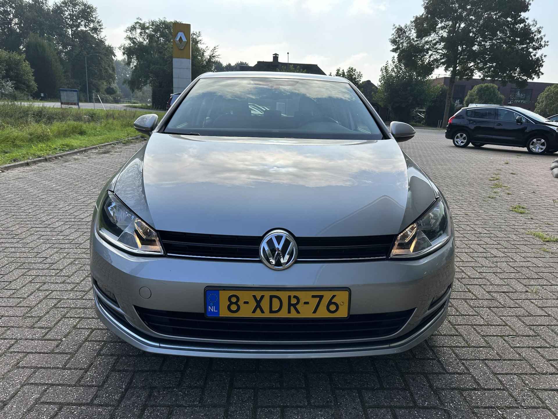 Volkswagen Golf 1.2 TSI Highline | 1e eigenaar + dealer onderhouden! | Trekhaak | Navi | Clima | Cruise | LM velgen 17" | All season banden - 3/18