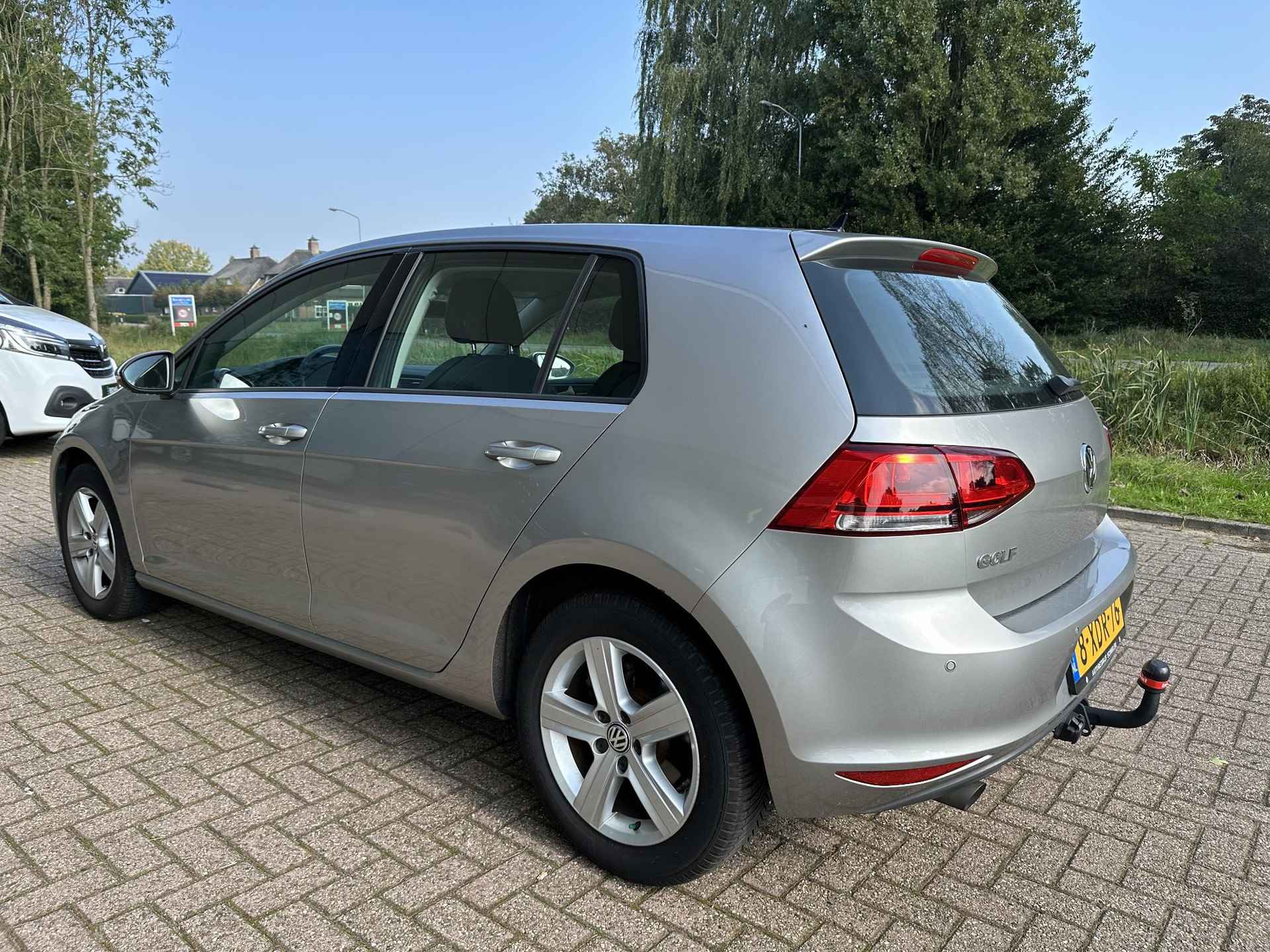 Volkswagen Golf 1.2 TSI Highline | 1e eigenaar + dealer onderhouden! | Trekhaak | Navi | Clima | Cruise | LM velgen 17" | All season banden - 6/18