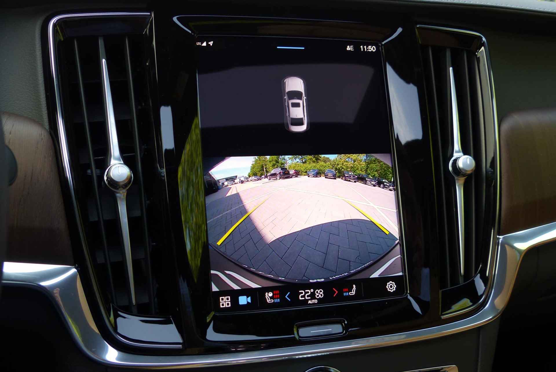 Volvo S90 B5 AUT8 251PK Ultimate Bright, Adaptieve Cruise Control met Pilot Assist, Elektrisch bedienbaar panoramisch schuif-/kanteldak, Premium audio by Harman Kardon, Elektrisch bedienbare voorstoelen, Verwarmbare voorstoelen + stuurwiel, Verwarmbare achterbank, Park Assist voor + achter, Parkeercamera, 360° camera, Head-Up display, Blind Spot Information System, Keyless entree, 4-Zone Climate Control, Apple CarPlay/Android Auto, 20'' Lichtmetalen wielen - 30/33