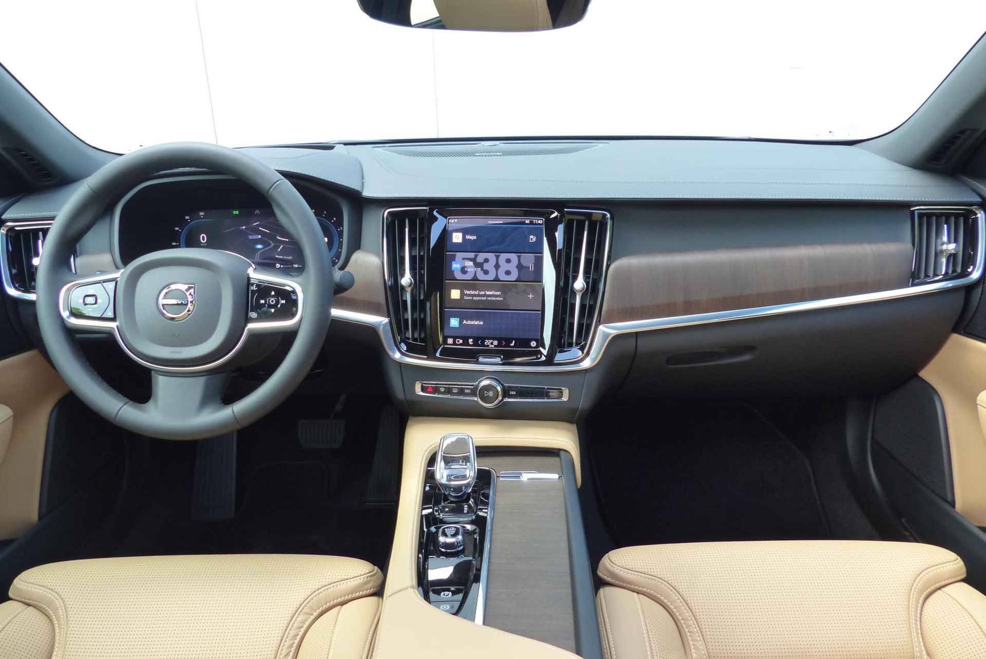 Volvo S90 B5 AUT8 251PK Ultimate Bright, Adaptieve Cruise Control met Pilot Assist, Elektrisch bedienbaar panoramisch schuif-/kanteldak, Premium audio by Harman Kardon, Elektrisch bedienbare voorstoelen, Verwarmbare voorstoelen + stuurwiel, Verwarmbare achterbank, Park Assist voor + achter, Parkeercamera, 360° camera, Head-Up display, Blind Spot Information System, Keyless entree, 4-Zone Climate Control, Apple CarPlay/Android Auto, 20'' Lichtmetalen wielen - 4/34