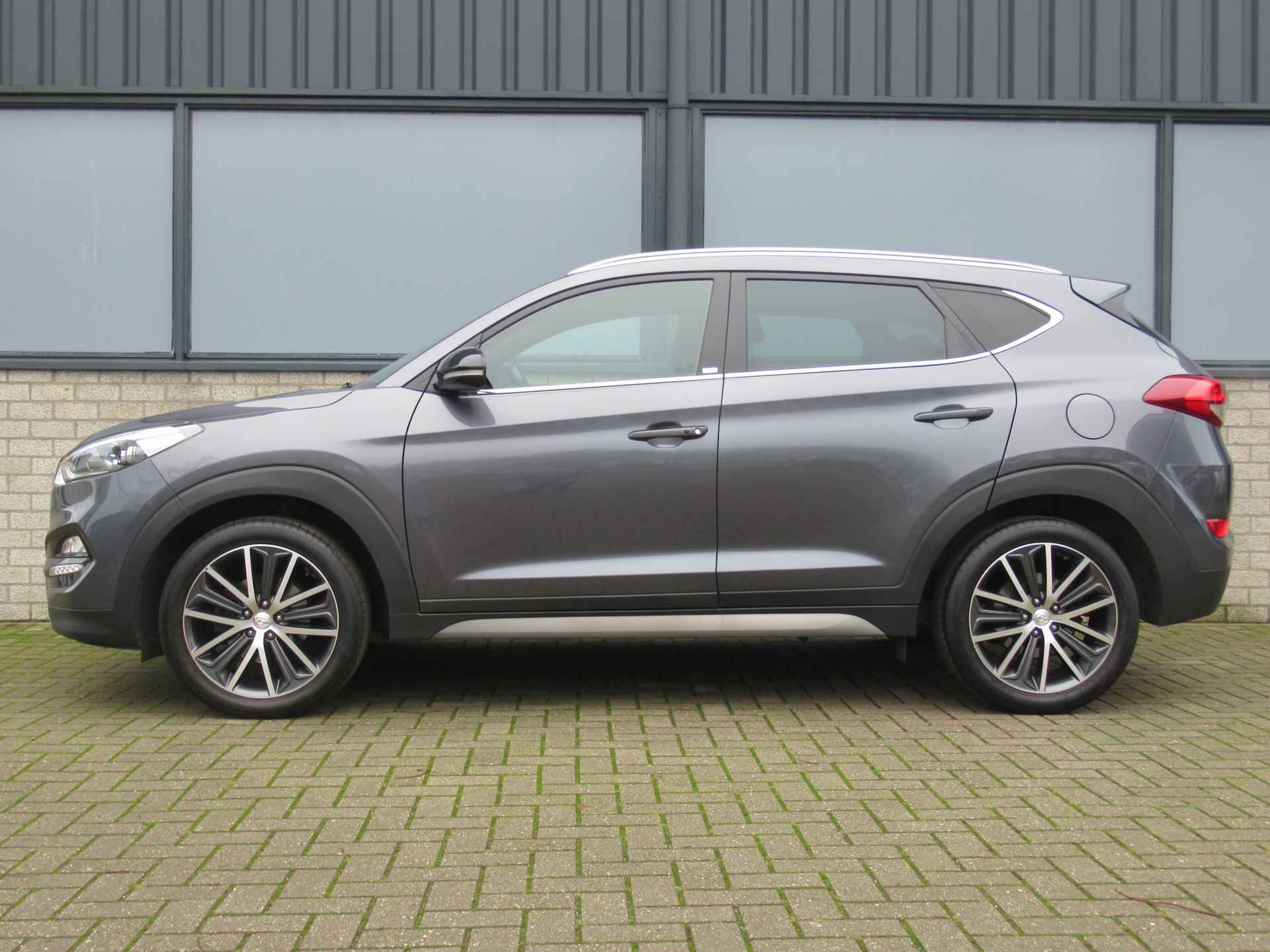 Hyundai Tucson 1.6 T-GDI 177 PK 4WD Passion 2e eigen | dealer onderh | LED kopl | 19" inch | Navi | 1900 KG tr.gewicht - 7/27