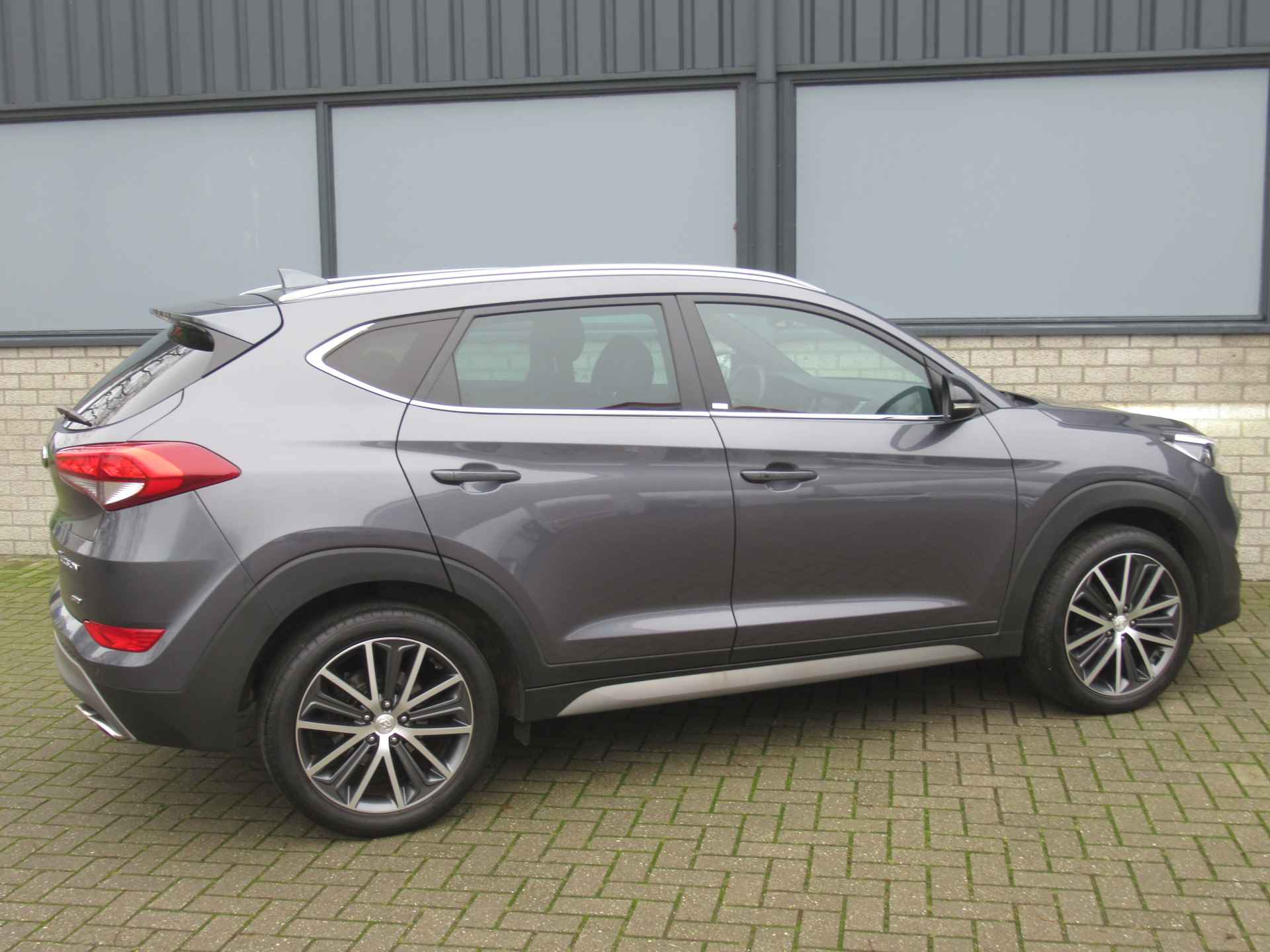 Hyundai Tucson 1.6 T-GDI 177 PK 4WD Passion 2e eigen | dealer onderh | LED kopl | 19" inch | Navi | 1900 KG tr.gewicht - 18/27