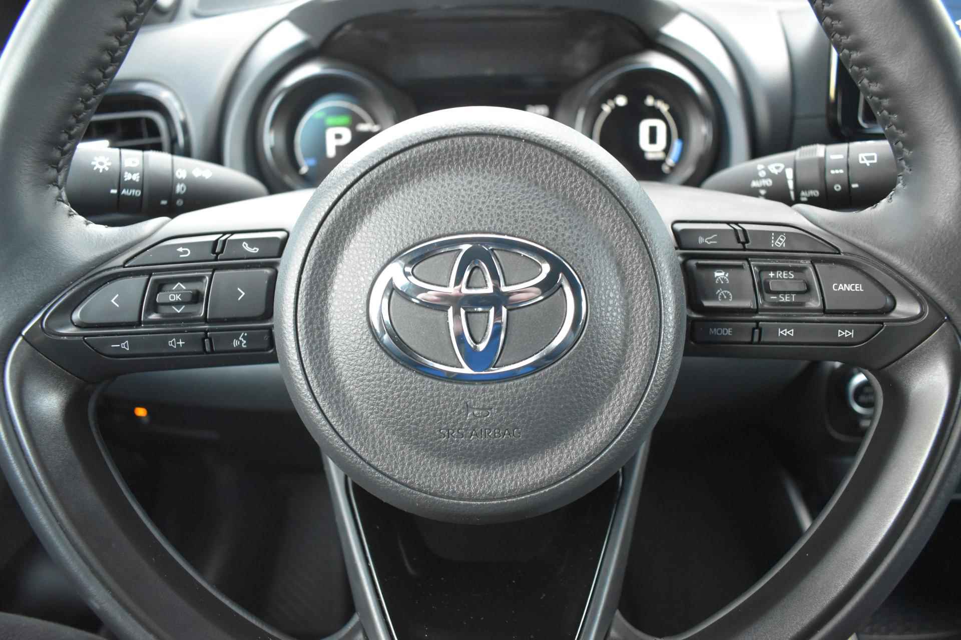 Toyota Yaris 1.5 Hybrid Executive - 16/32