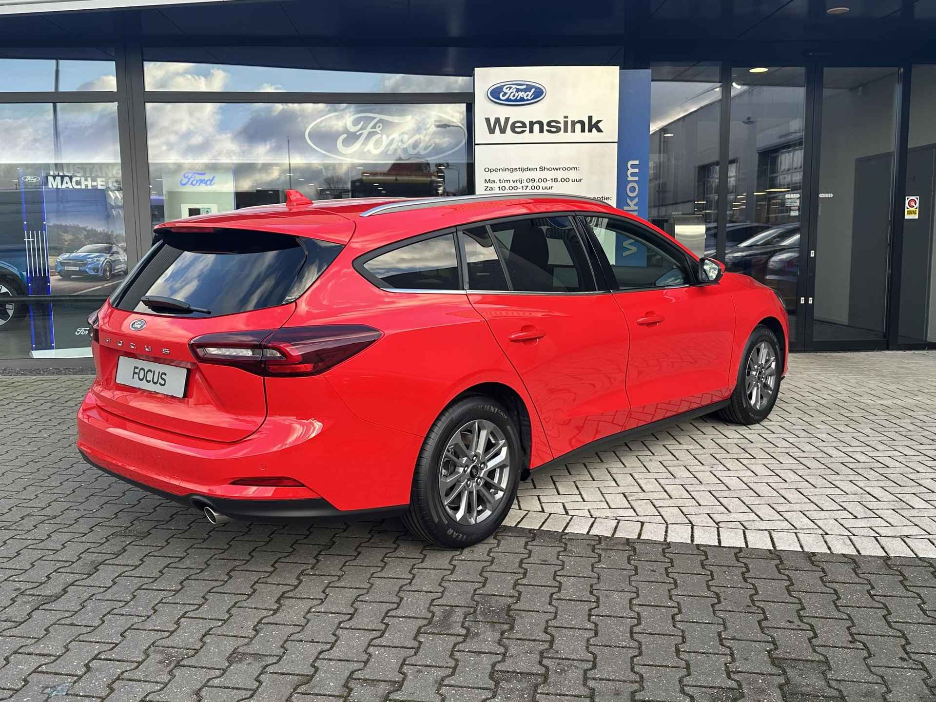 Ford Focus Wagon 1.0 EcoBoost Hybrid Titanium Winter Pack - €2.500,- Ford Voordeel - 6/30