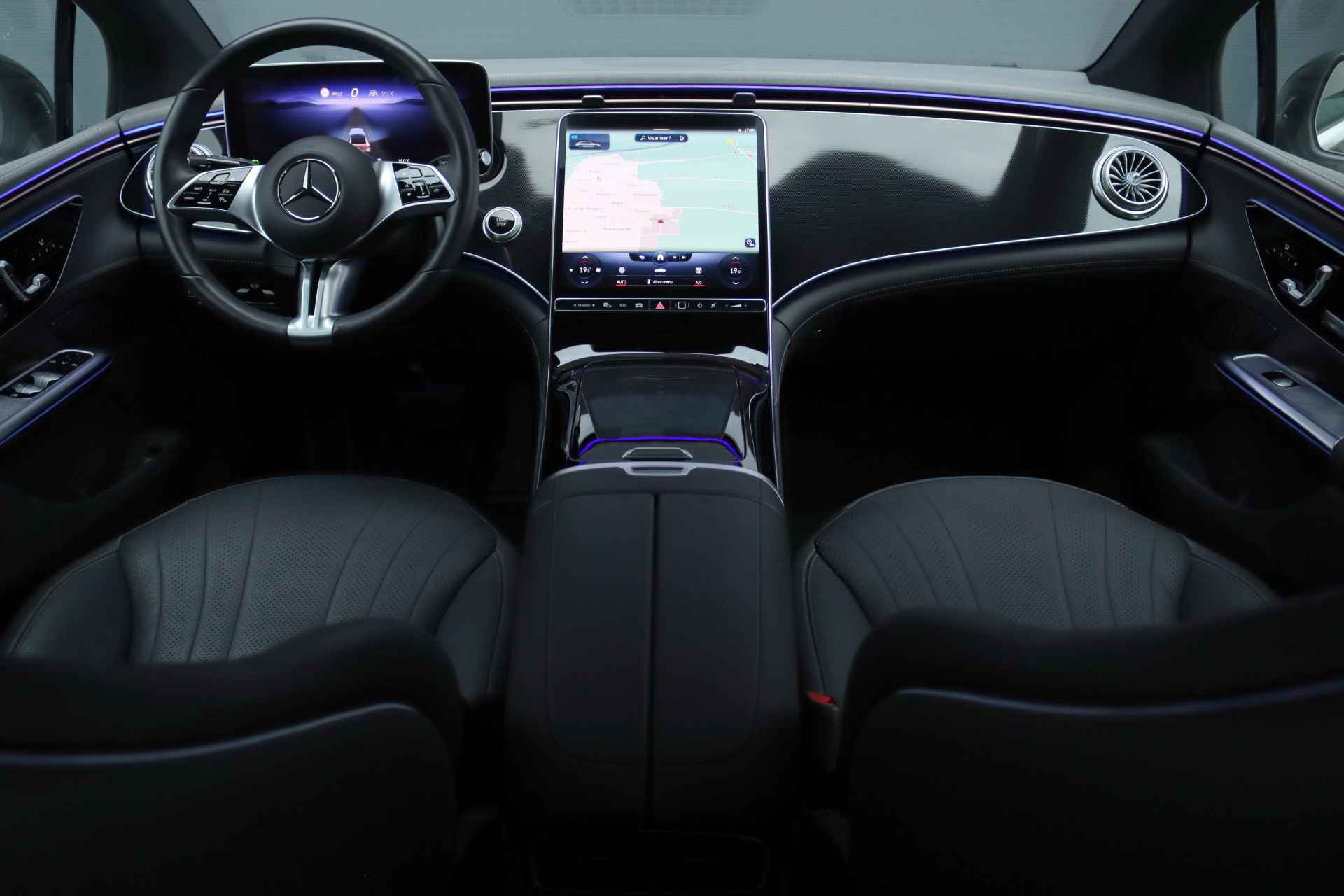 Mercedes-Benz EQE 300 Luxury Line 89 kWh | Airmatic | Distronic+ | Digital Light | Leder | Memory | Surround Camera | Augmented Reality | Rijassistentiepakket+ | - 2/38