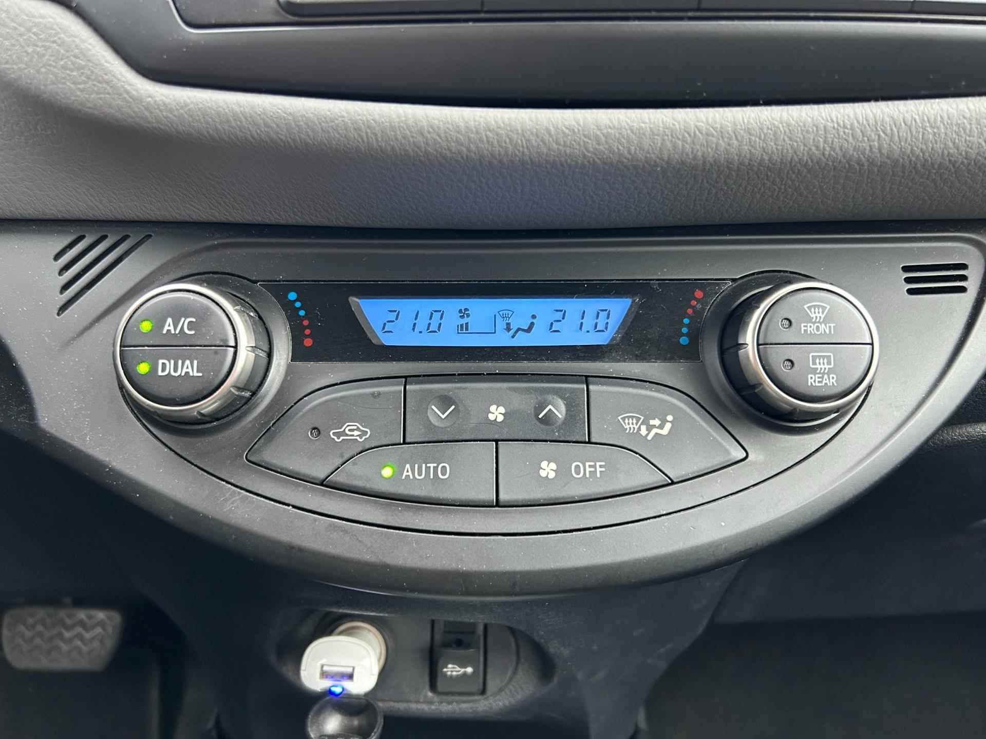 Toyota Yaris 1.5 Hybrid Now | automaat | airco | stoelverwarming | - 10/19
