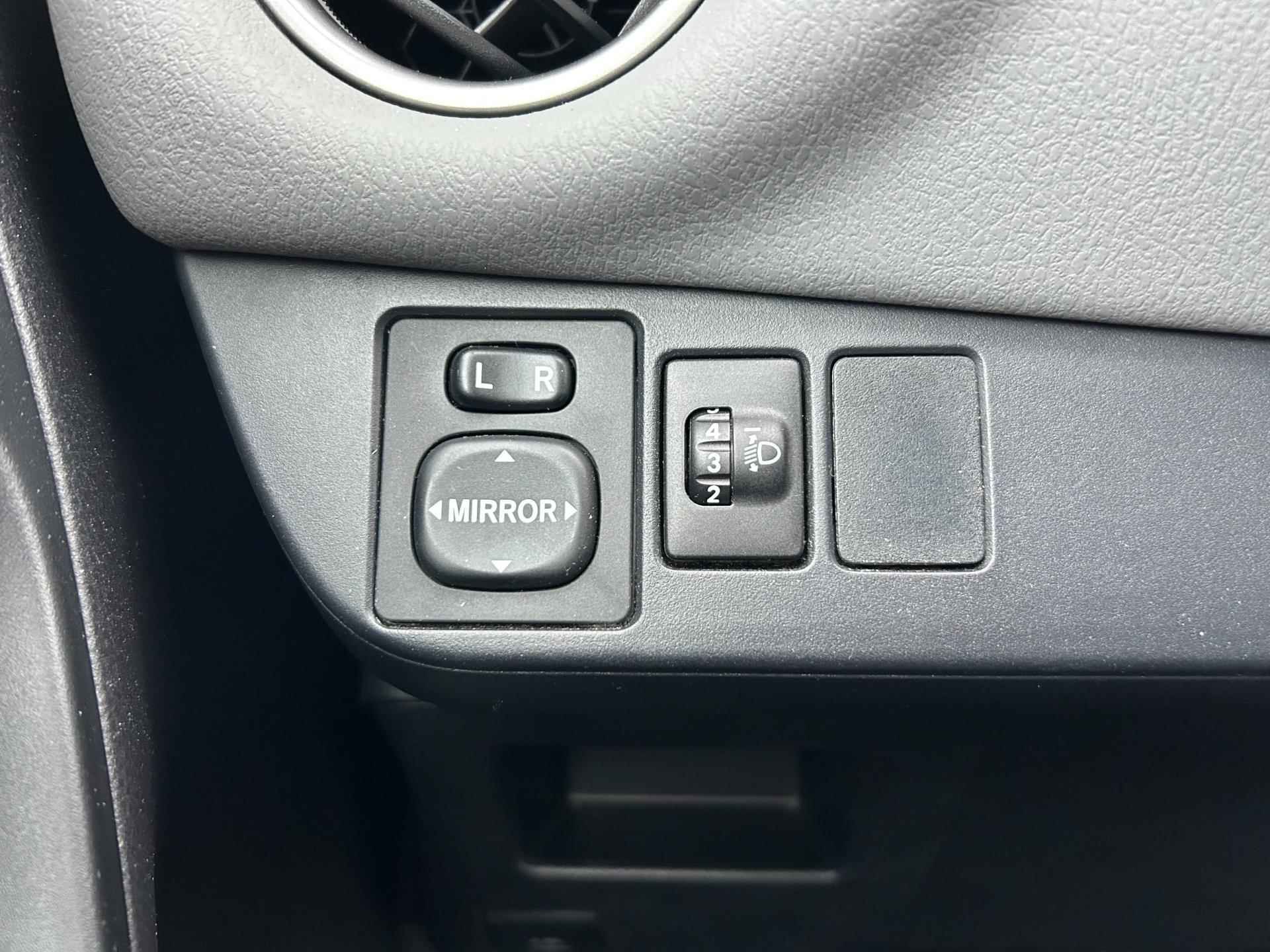 Toyota Yaris 1.5 Hybrid Now | automaat | airco | stoelverwarming | - 18/19