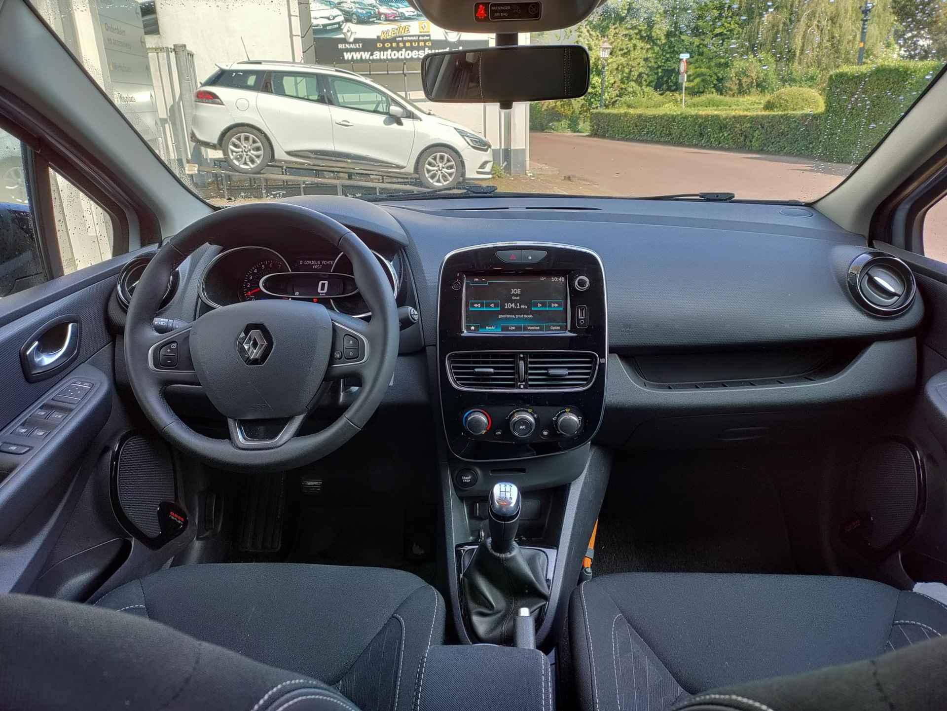 Renault Clio IV Estate TCe 90 Limited - 4/17