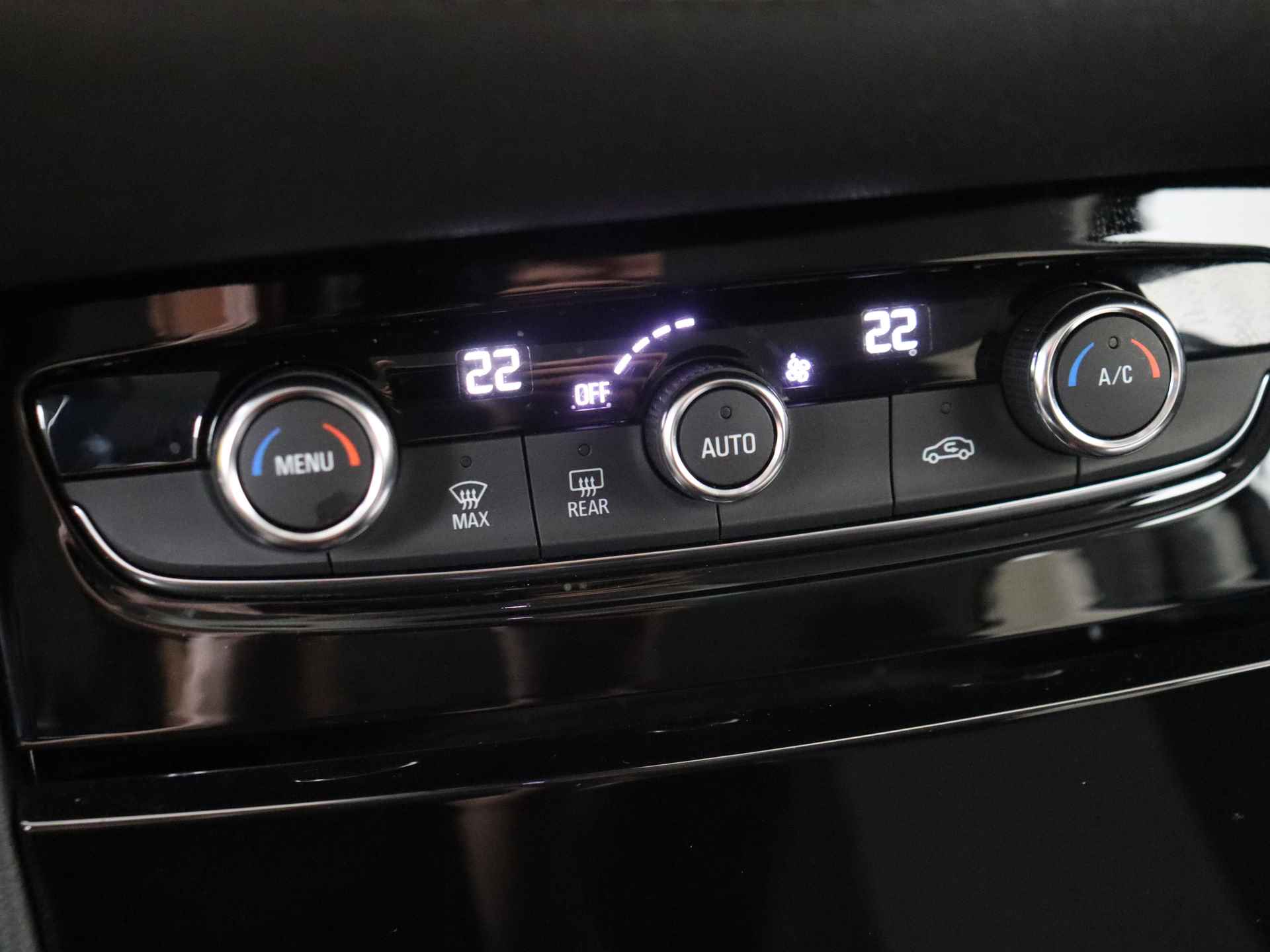 Opel Grandland X 1.2 Turbo 120 Jaar Edition Automaat | Navigatie by App | Climate Control - 18/31