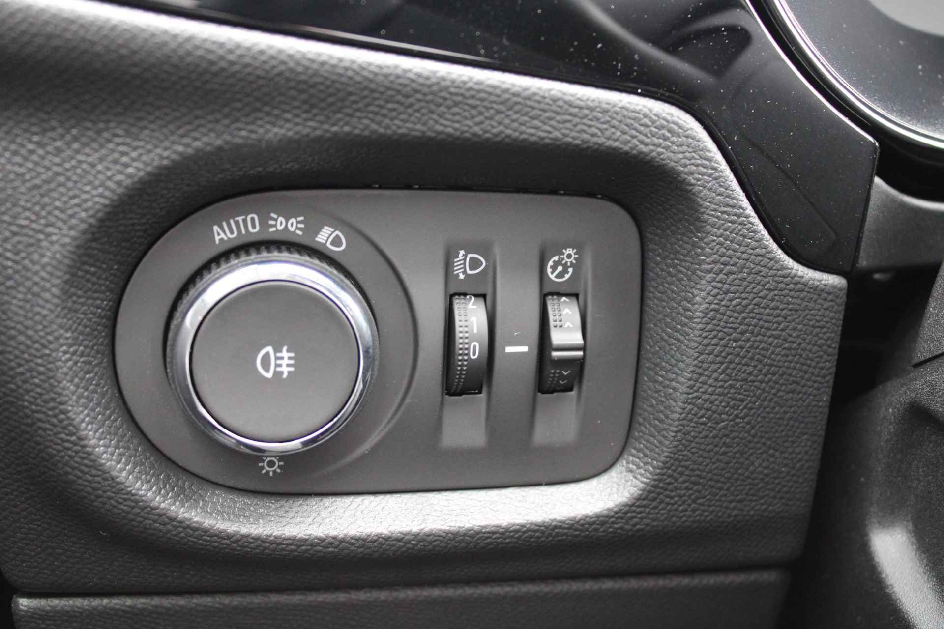 Opel Corsa-e Level 3 50 kWh *Premium pakket*Navi*Apple Carplay/Android Auto*Bluetooth*Camera - 15/33