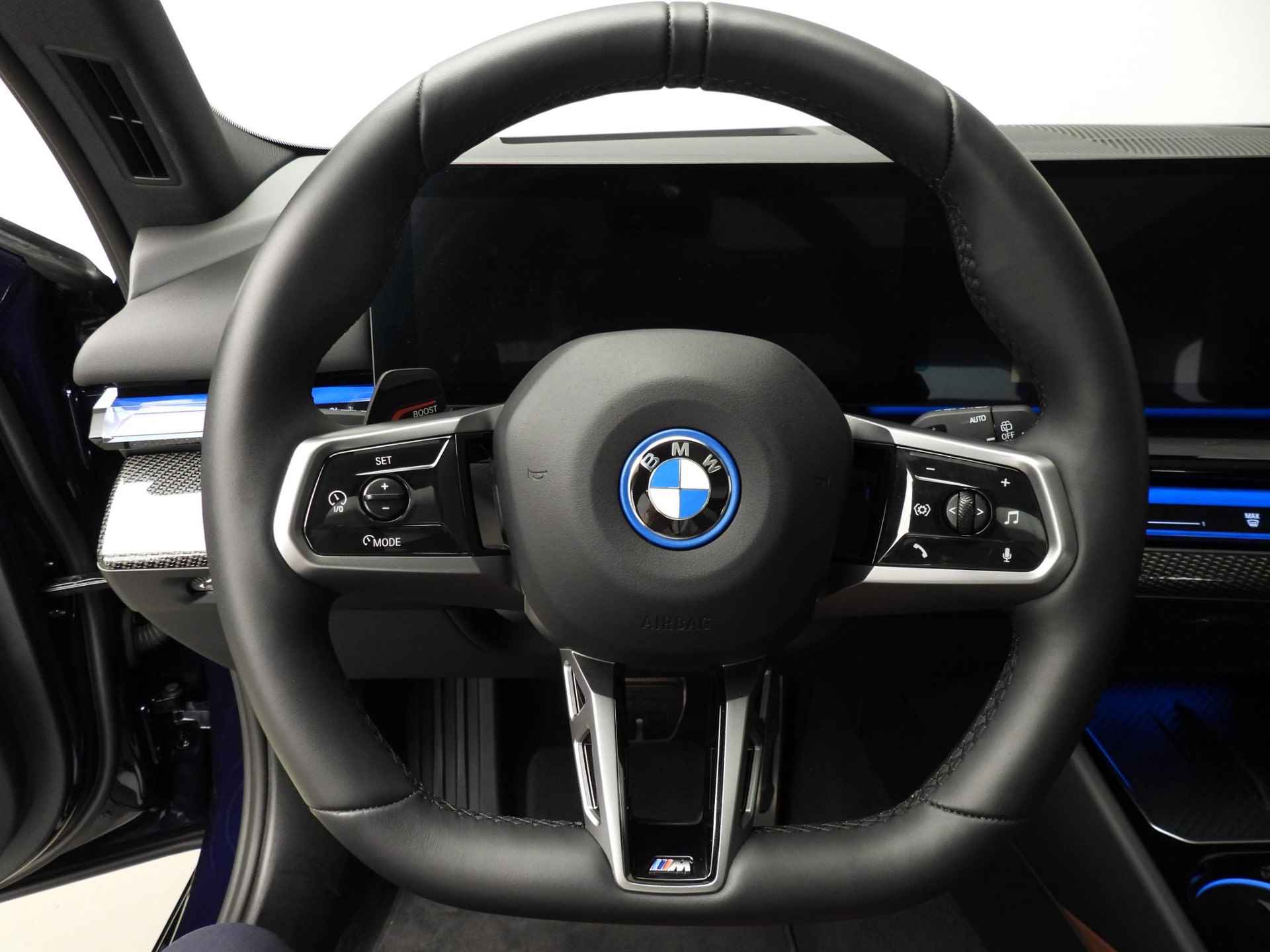 BMW i5 Touring eDrive40 | M-Sportpakket | LED | Leder | HUD | Schuifdak | Keyles go | DAB | Bowers & Wilkins sound | Alu 20 inch - 12/57