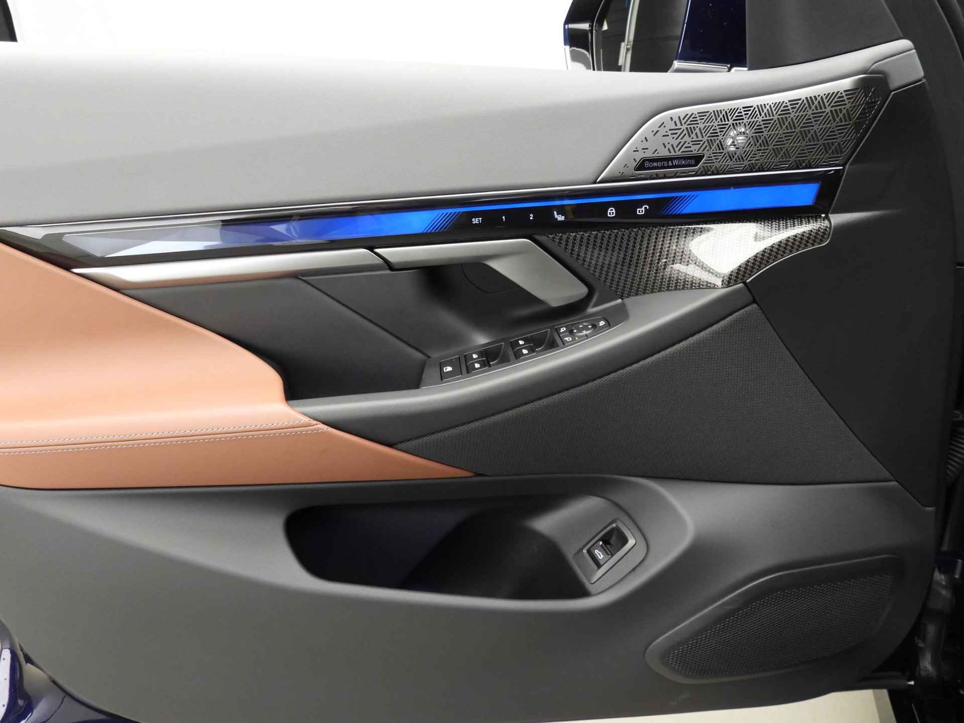 BMW i5 Touring eDrive40 | M-Sportpakket | LED | Leder | HUD | Schuifdak | Keyles go | DAB | Bowers & Wilkins sound | Alu 20 inch - 28/57