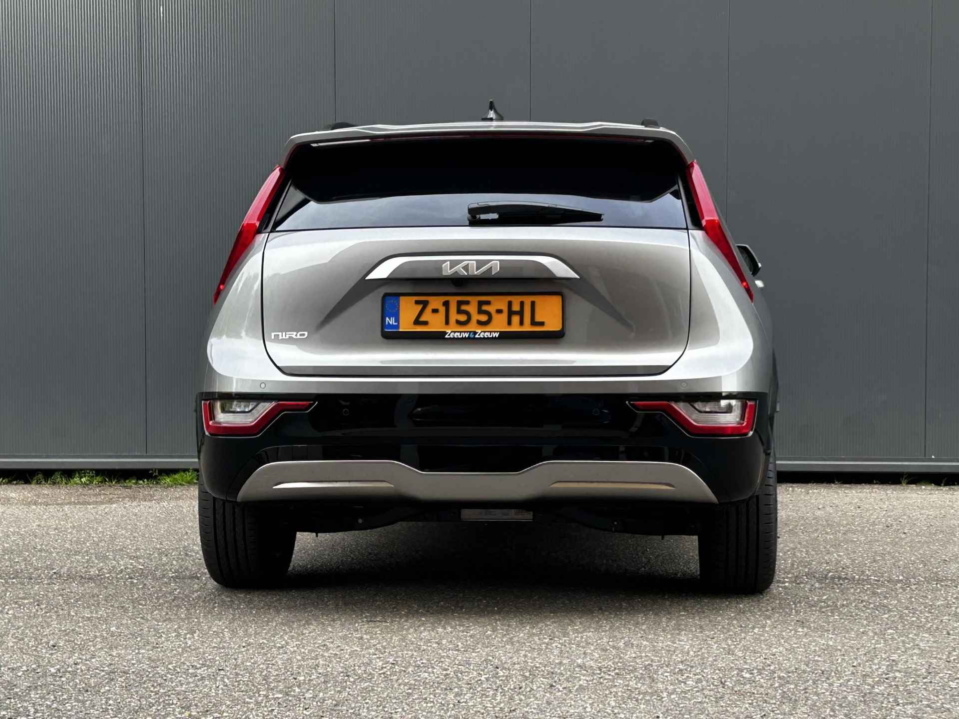 Kia Niro EV Edition Advanced 64.8 kWh | Navi | Stoel- en stuurverwarming | Keyless entry & start | Metallic lak | Dodehoeksensoren | Fabrieksgarantie t/m 13-04-2031 - 8/36