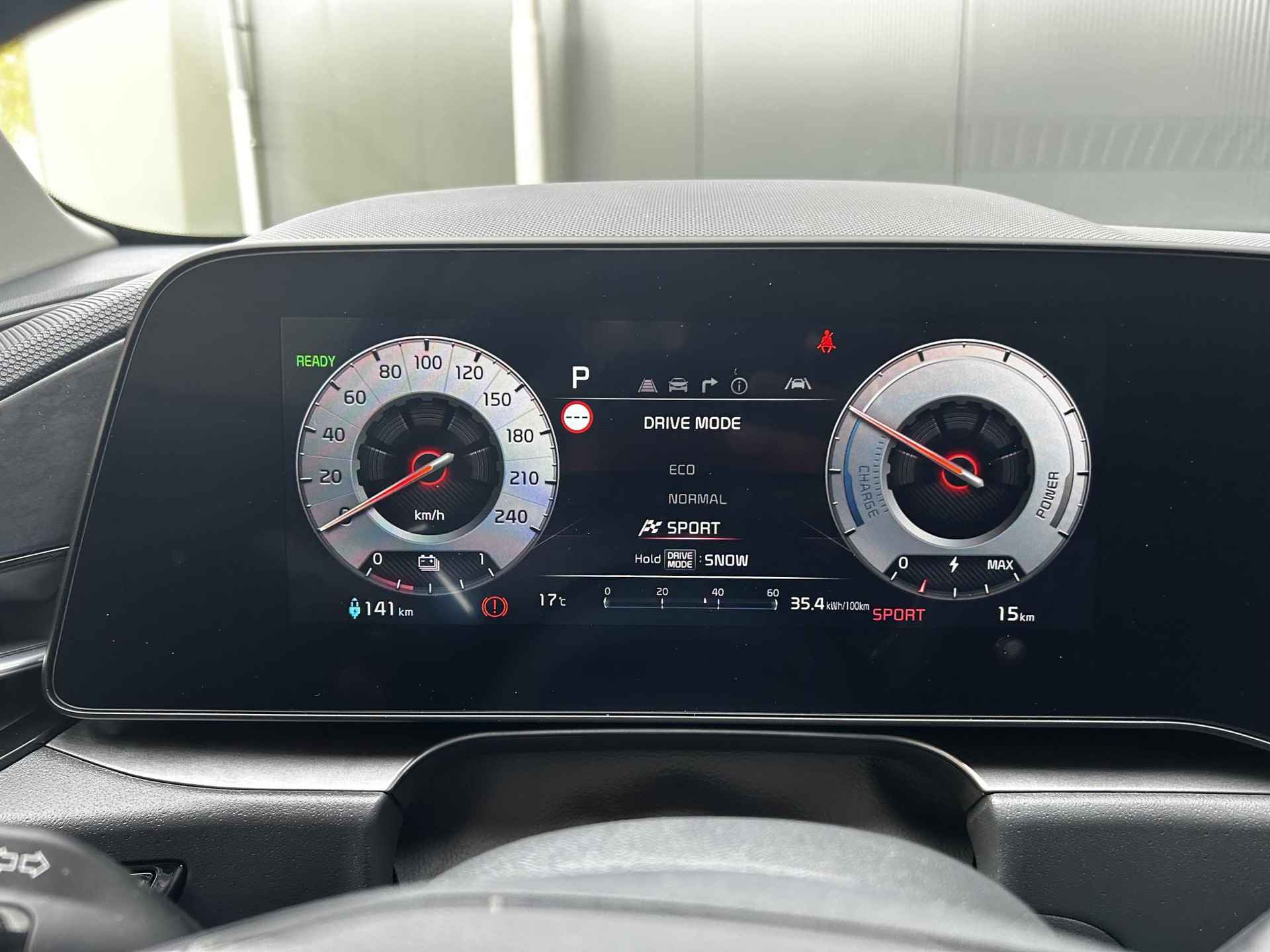 Kia Niro EV Edition Advanced 64.8 kWh | Navi | Stoel- en stuurverwarming | Keyless entry & start | Metallic lak | Dodehoeksensoren | Fabrieksgarantie t/m 13-04-2031 - 17/36