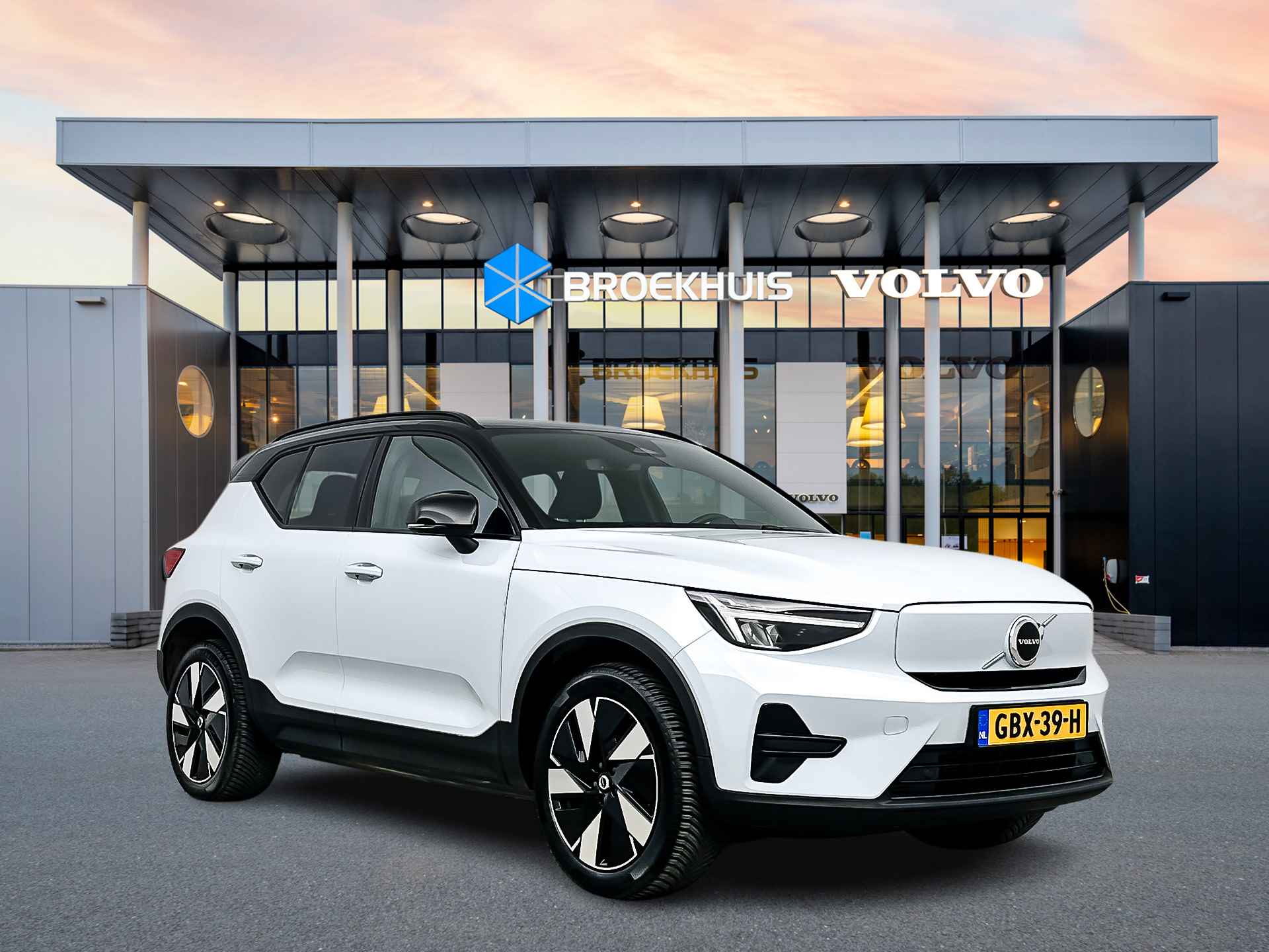 Volvo XC40 Single Motor Extended Range Plus 82 kWh | Getint glas | Stoel/stuurverwarming | Warmtepomp | Pilot Assist | BLIS | Keyless | Ele - 3/31