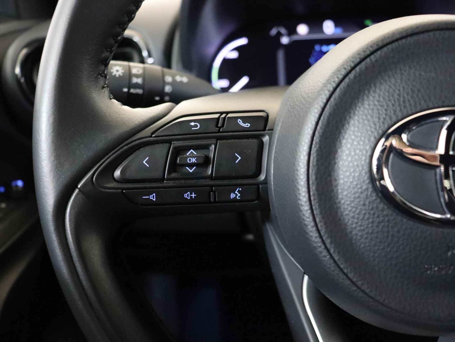 Toyota Yaris Cross 1.5 Hybrid Dynamic Limited | Stoelverwaming | Parkeersensoren voor en achter NAVI| Apple carplay | Android auto | Thuiskomer | - 23/36