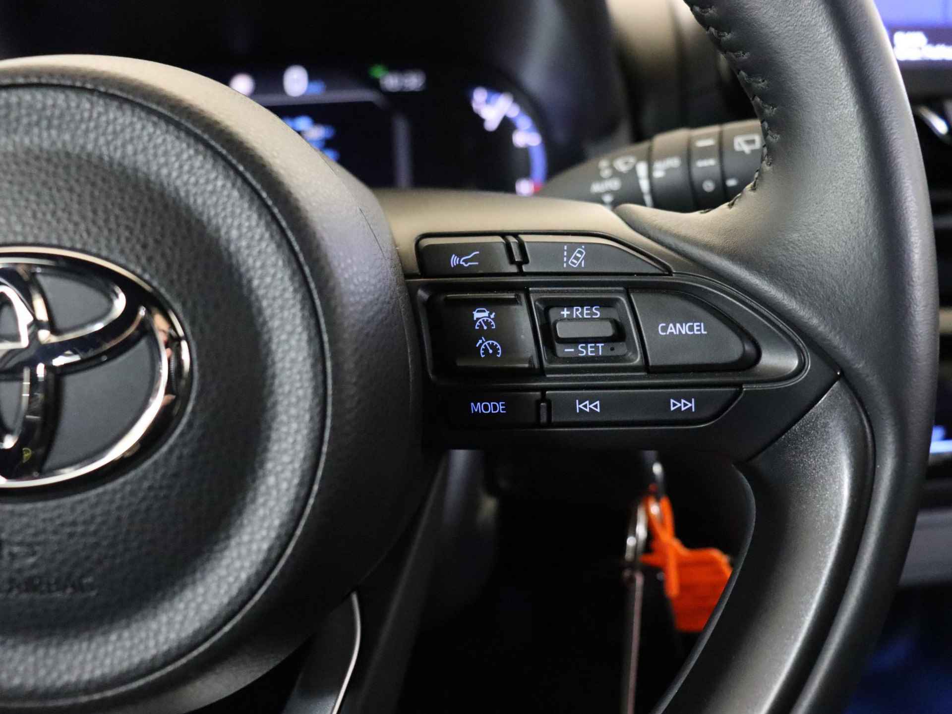 Toyota Yaris Cross 1.5 Hybrid Dynamic Limited | Stoelverwaming | Parkeersensoren voor en achter NAVI| Apple carplay | Android auto | Thuiskomer | - 24/36