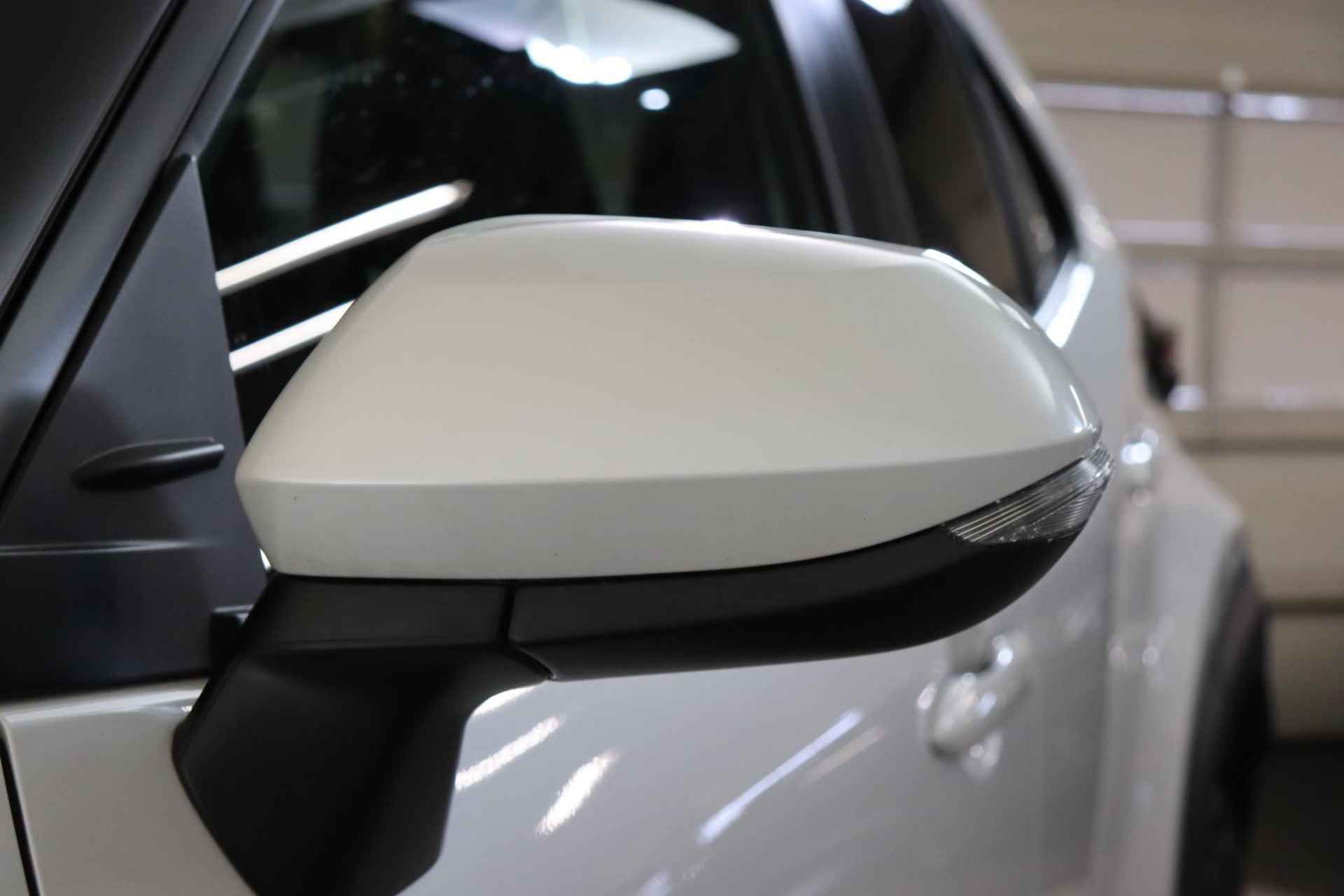 Toyota Yaris Cross 1.5 Hybrid Dynamic Limited | Stoelverwaming | Parkeersensoren voor en achter NAVI| Apple carplay | Android auto | Thuiskomer | - 33/36