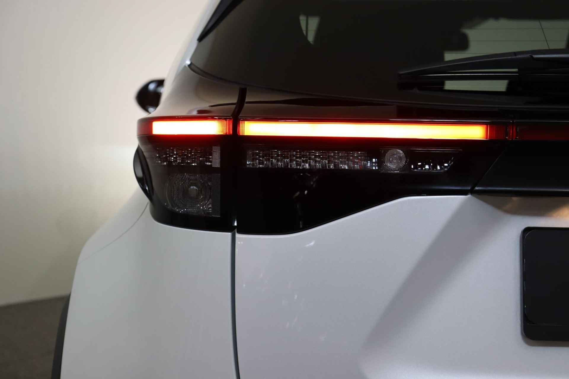 Toyota Yaris Cross 1.5 Hybrid Dynamic Limited | Stoelverwaming | Parkeersensoren voor en achter NAVI| Apple carplay | Android auto | Thuiskomer | - 35/36