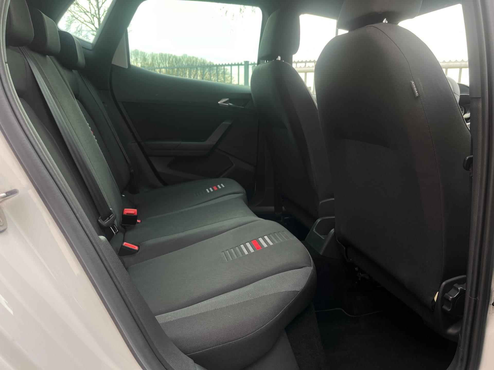 Seat Arona 1.0 TSI Xcellence Business Intense FR 85KW AUTOMAAT / CAMERA / CARPLAY / NAVI / CRUISE / INPARKEREN / DODEHOEKSENS. - 31/42