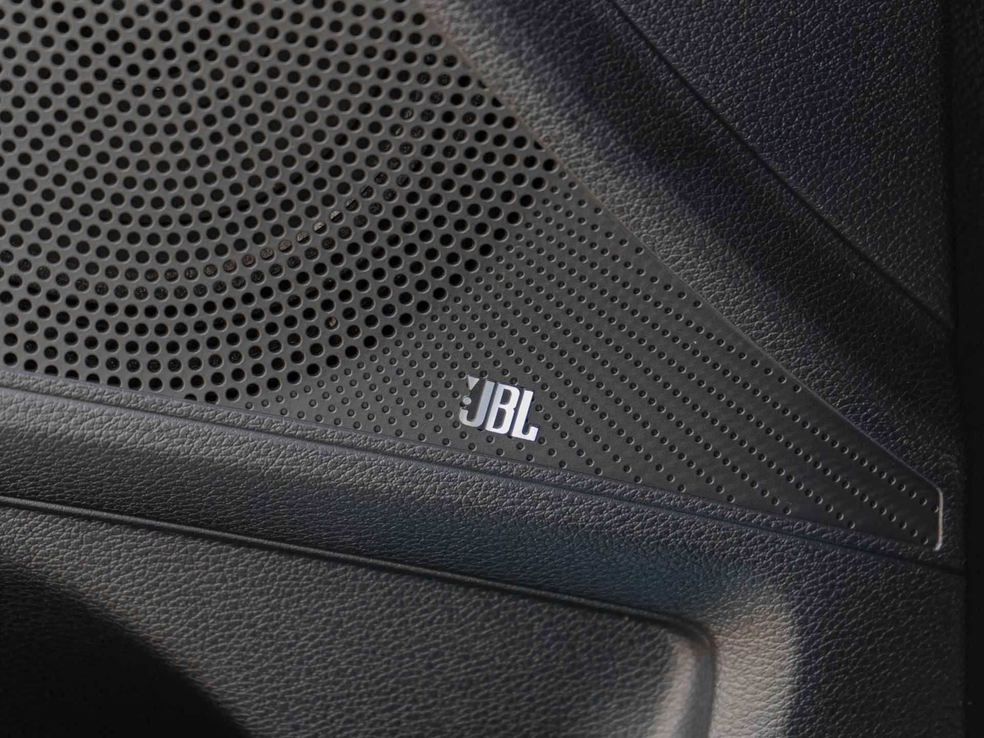 Kia Ceed Sportswagon 1.5 T-GDi GT-PlusLine | Schuif-/kanteldak | Stoel-/stuurverwarming | 17'' | Clima | Navi | JBL - 31/42