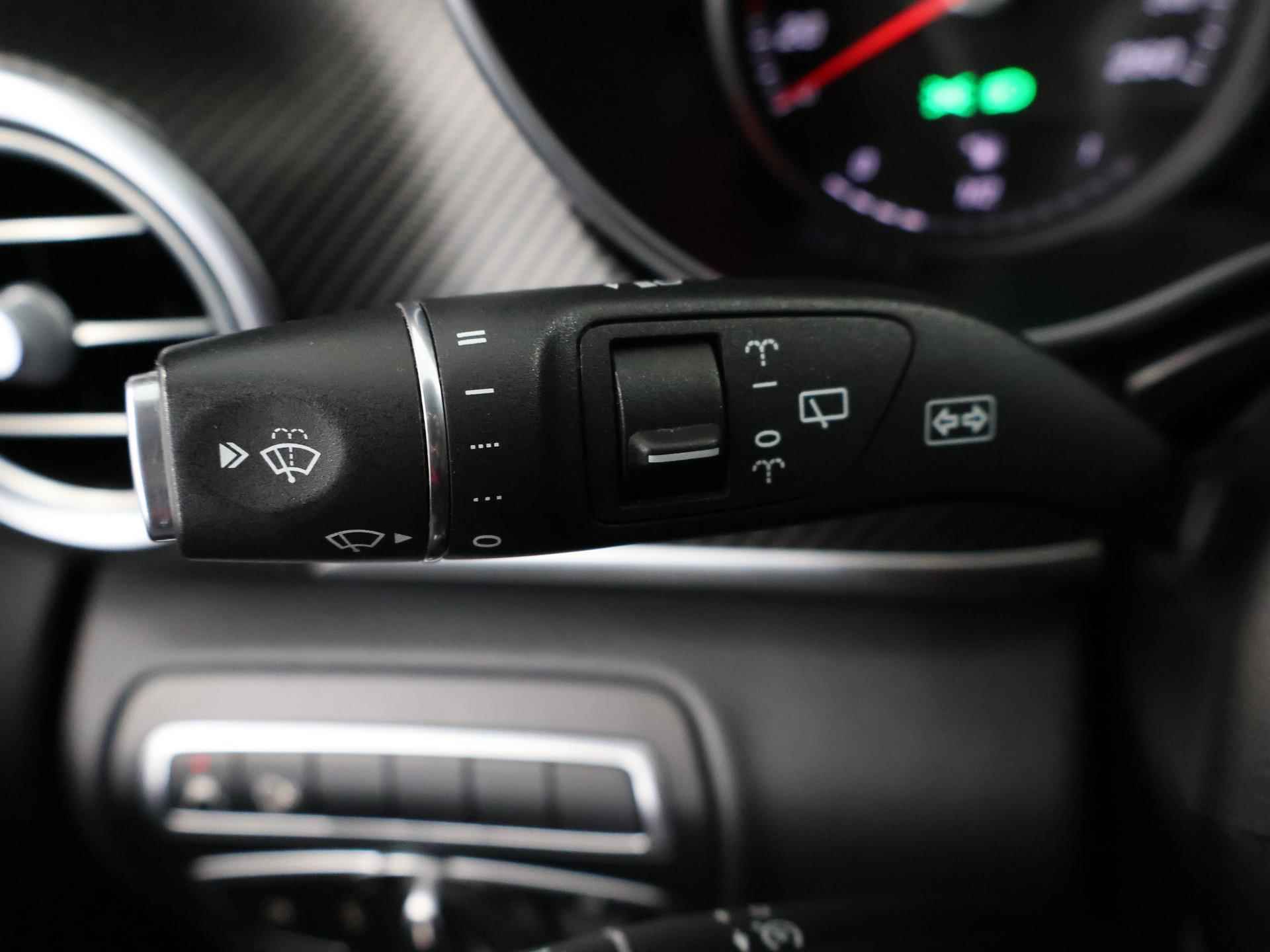 Mercedes-Benz V-klasse 250d Avantgarde Edition L2 | Dubbele Cabine | AMG | 360° Camera | Distronic | Stoelverwarming | Navigatie | 2500 KG Trekhaak | Dodehoekdetectie | - 30/44