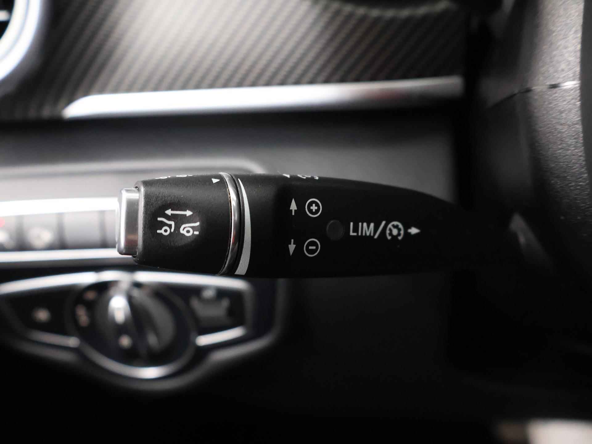 Mercedes-Benz V-klasse 250d Avantgarde Edition L2 | Dubbele Cabine | AMG | 360° Camera | Distronic | Stoelverwarming | Navigatie | 2500 KG Trekhaak | Dodehoekdetectie | - 31/44
