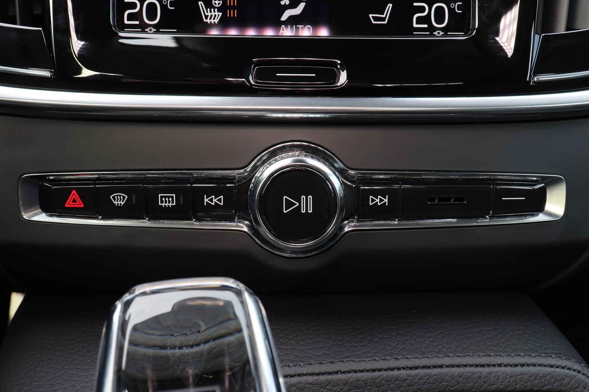 Volvo S90 T8 AWD Inscription - IntelliSafe Assist & Surround - 360º Camera - Harman/Kardon audio - Adaptieve LED koplampen - Verwarmde voorstoelen, stuur & achterbank - Parkeersensoren voor & achter - Elektr. bedienb. voorstoelen met geheugen - Standkachel - 19' LMV - 11/26