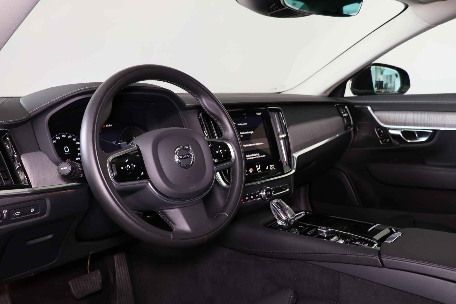 Volvo S90 T8 AWD Inscription - IntelliSafe Assist & Surround - 360º Camera - Harman/Kardon audio - Adaptieve LED koplampen - Verwarmde voorstoelen, stuur & achterbank - Parkeersensoren voor & achter - Elektr. bedienb. voorstoelen met geheugen - Standkachel - 19' LMV - 20/26