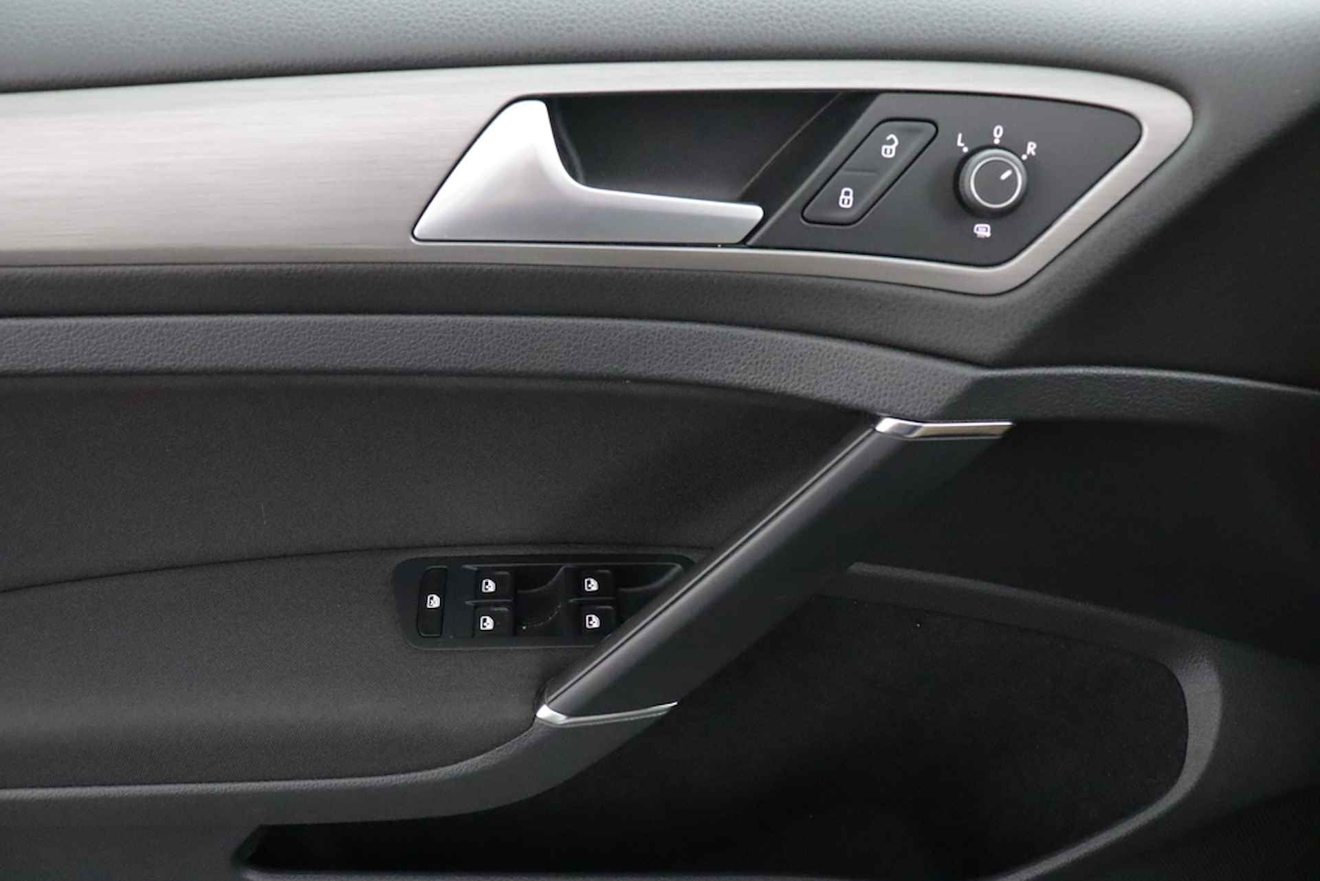 Volkswagen Golf TSI Executive Comfortline, Orig.NL - 12 MND GARANTIE | DAB+ | Navigatie | PDC | Apple Car Play -RIJKLAAR - 28/45