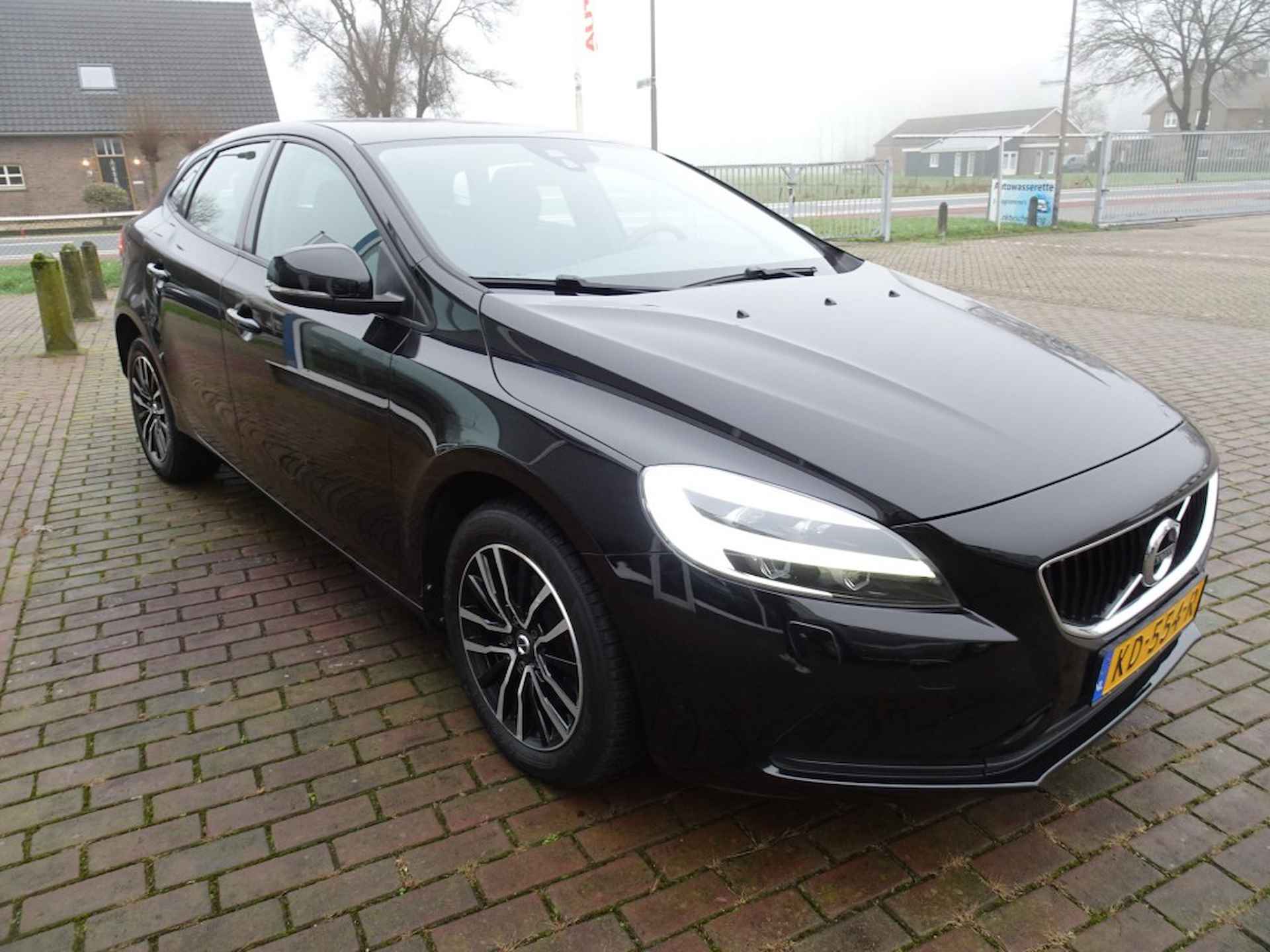 VOLVO V40 2.0 T2 Momentum LED/Navi/PDC/Stoelverwarming - 2/21