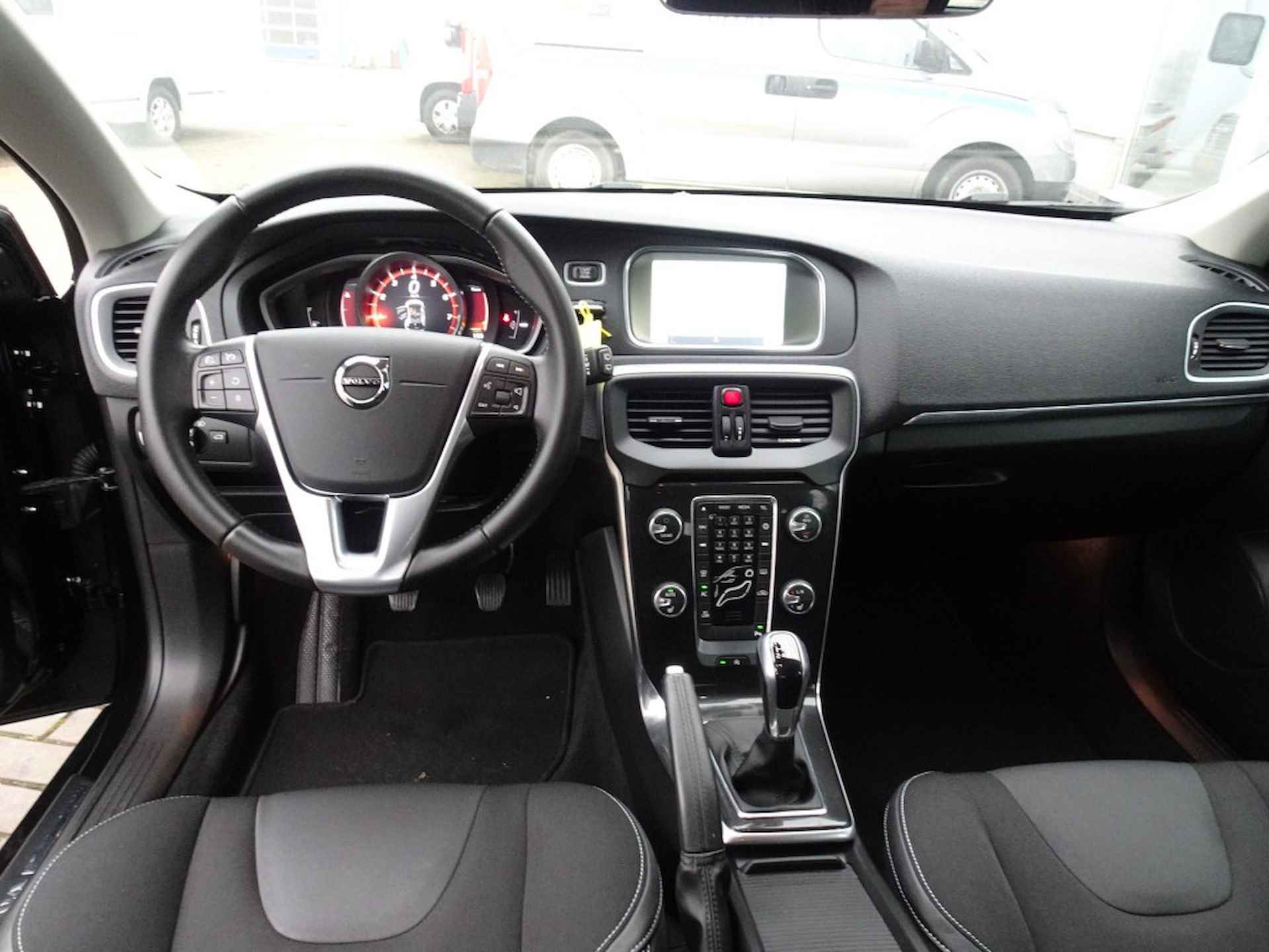 VOLVO V40 2.0 T2 Momentum LED/Navi/PDC/Stoelverwarming - 9/21