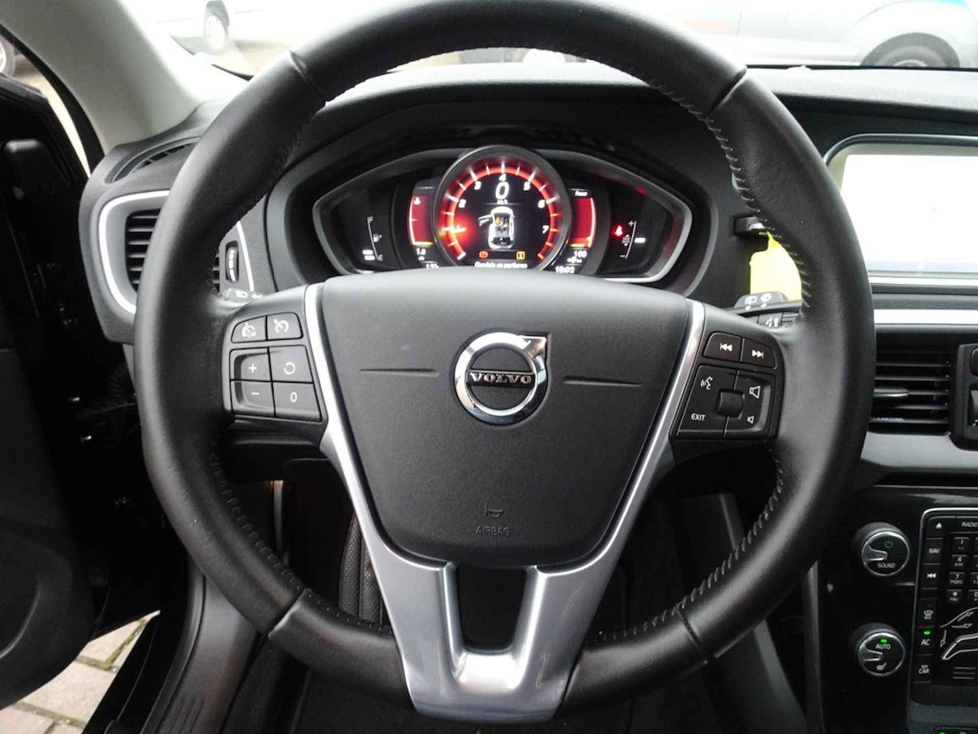 VOLVO V40 2.0 T2 Momentum LED/Navi/PDC/Stoelverwarming - 13/21