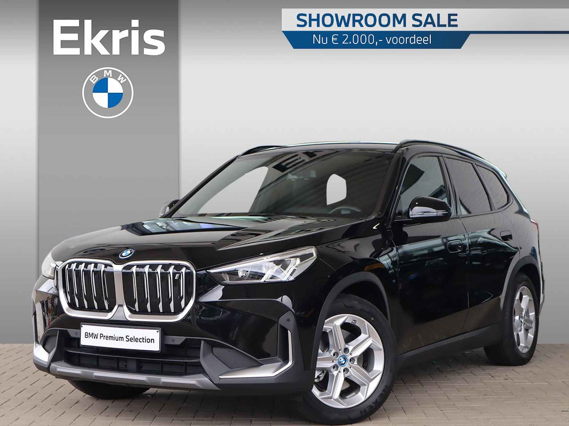 BMW iX1 xDrive30 Hoogglans Shadow Line / Trekhaak | Showroom Sale - 1/23