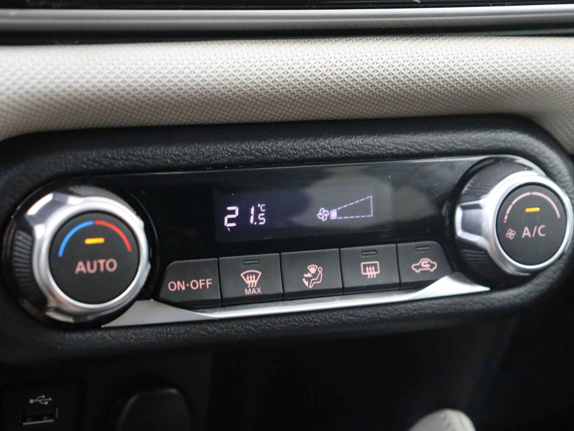 Nissan Micra 0.9 IG-T N-Connecta 5 deurs | Navigatie | Climate Control | Achteruit rij Camera - 18/30