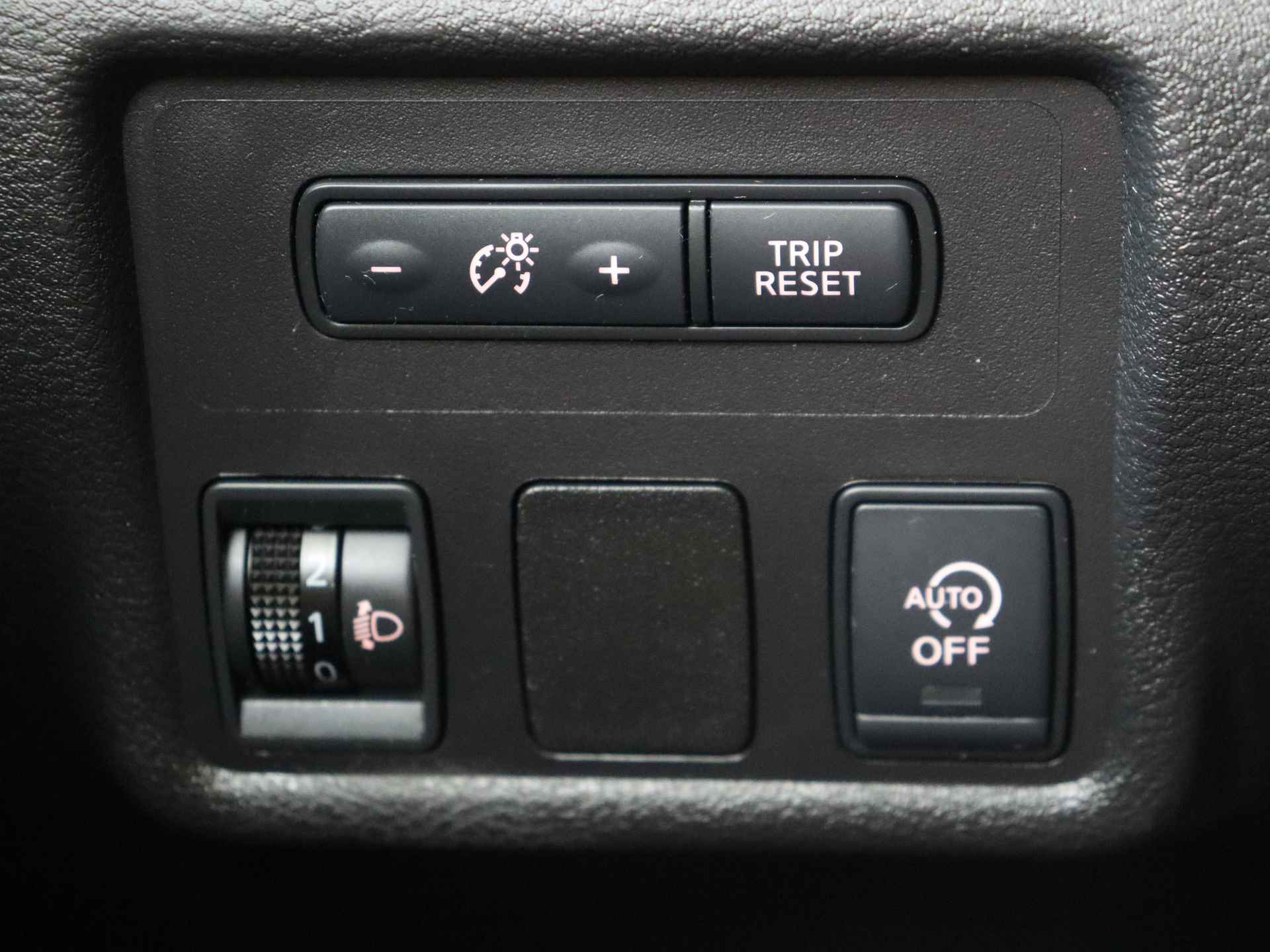Nissan Micra 0.9 IG-T N-Connecta 5 deurs | Navigatie | Climate Control | Achteruit rij Camera - 23/30
