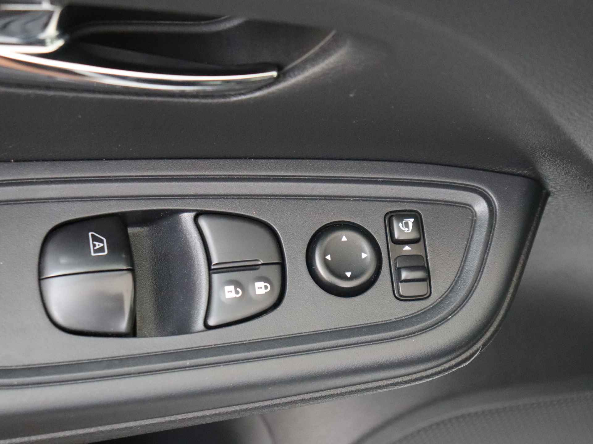 Nissan Micra 0.9 IG-T N-Connecta 5 deurs | Navigatie | Climate Control | Achteruit rij Camera - 26/30