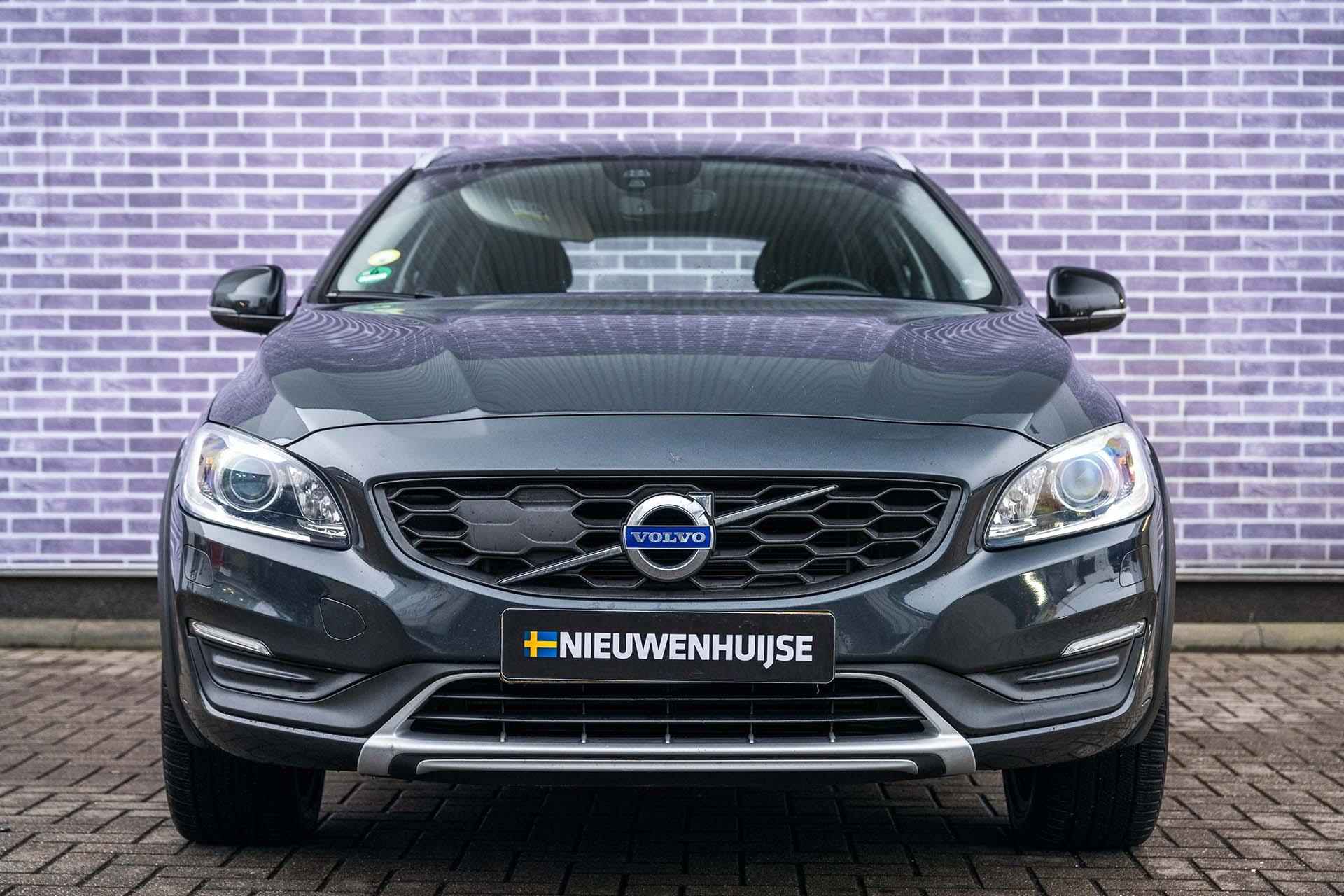 Volvo V60 Cross Country D3 Automaat Nordic+ | Trekhaak afneembaar | Parkeerverwarming | Verwarmbare voorstoelen en voorruit | Bi-Xenon | High Performance audio - 6/37