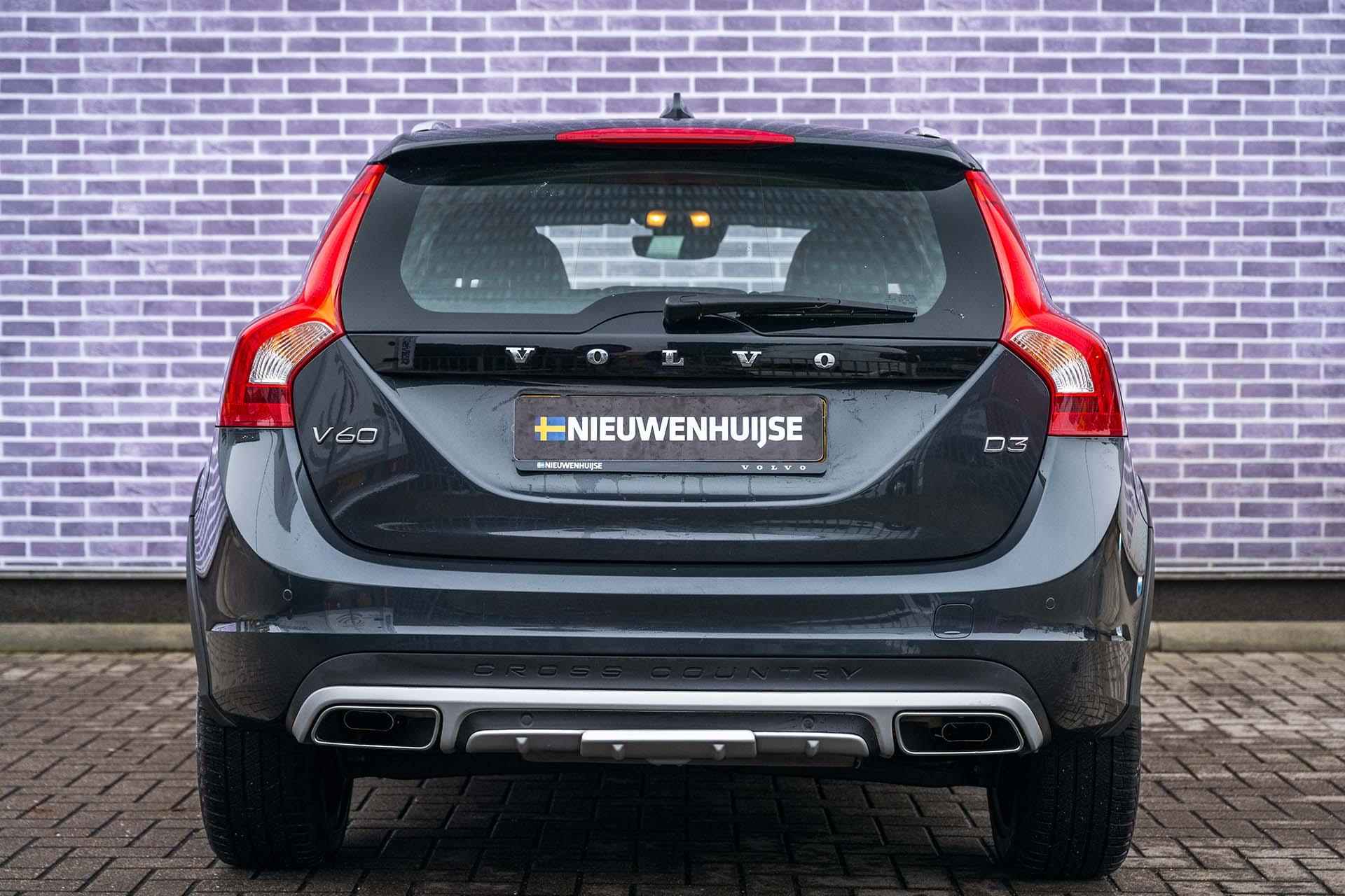 Volvo V60 Cross Country D3 Automaat Nordic+ | Trekhaak afneembaar | Parkeerverwarming | Verwarmbare voorstoelen en voorruit | Bi-Xenon | High Performance audio - 7/37