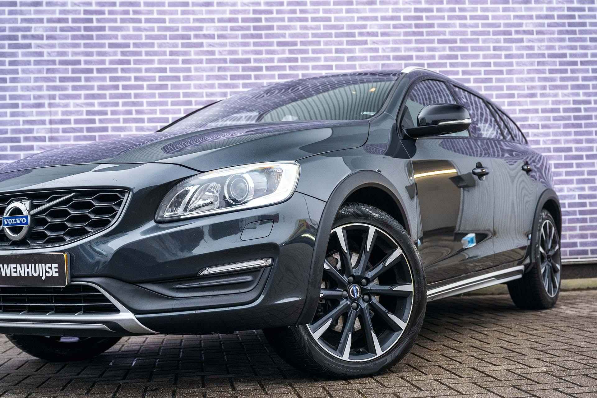 Volvo V60 Cross Country D3 Automaat Nordic+ | Trekhaak afneembaar | Parkeerverwarming | Verwarmbare voorstoelen en voorruit | Bi-Xenon | High Performance audio - 13/37