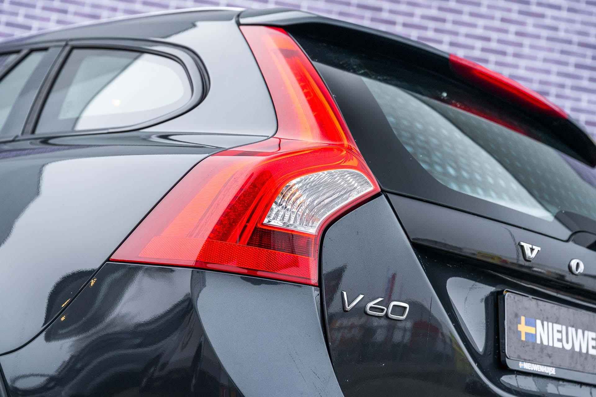 Volvo V60 Cross Country D3 Automaat Nordic+ | Trekhaak afneembaar | Parkeerverwarming | Verwarmbare voorstoelen en voorruit | Bi-Xenon | High Performance audio - 16/37