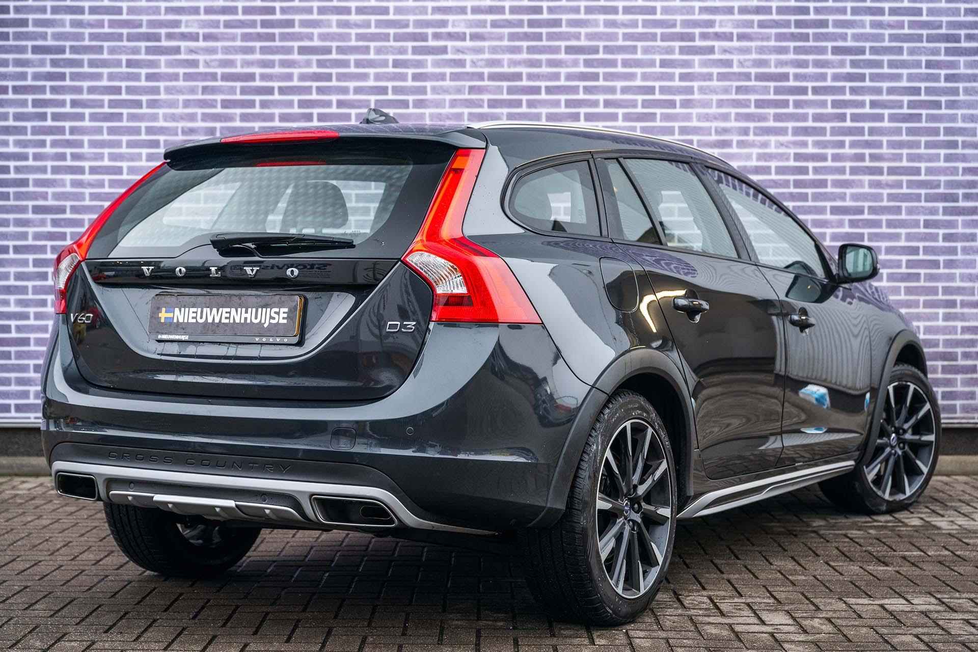 Volvo V60 Cross Country D3 Automaat Nordic+ | Trekhaak afneembaar | Parkeerverwarming | Verwarmbare voorstoelen en voorruit | Bi-Xenon | High Performance audio - 17/37