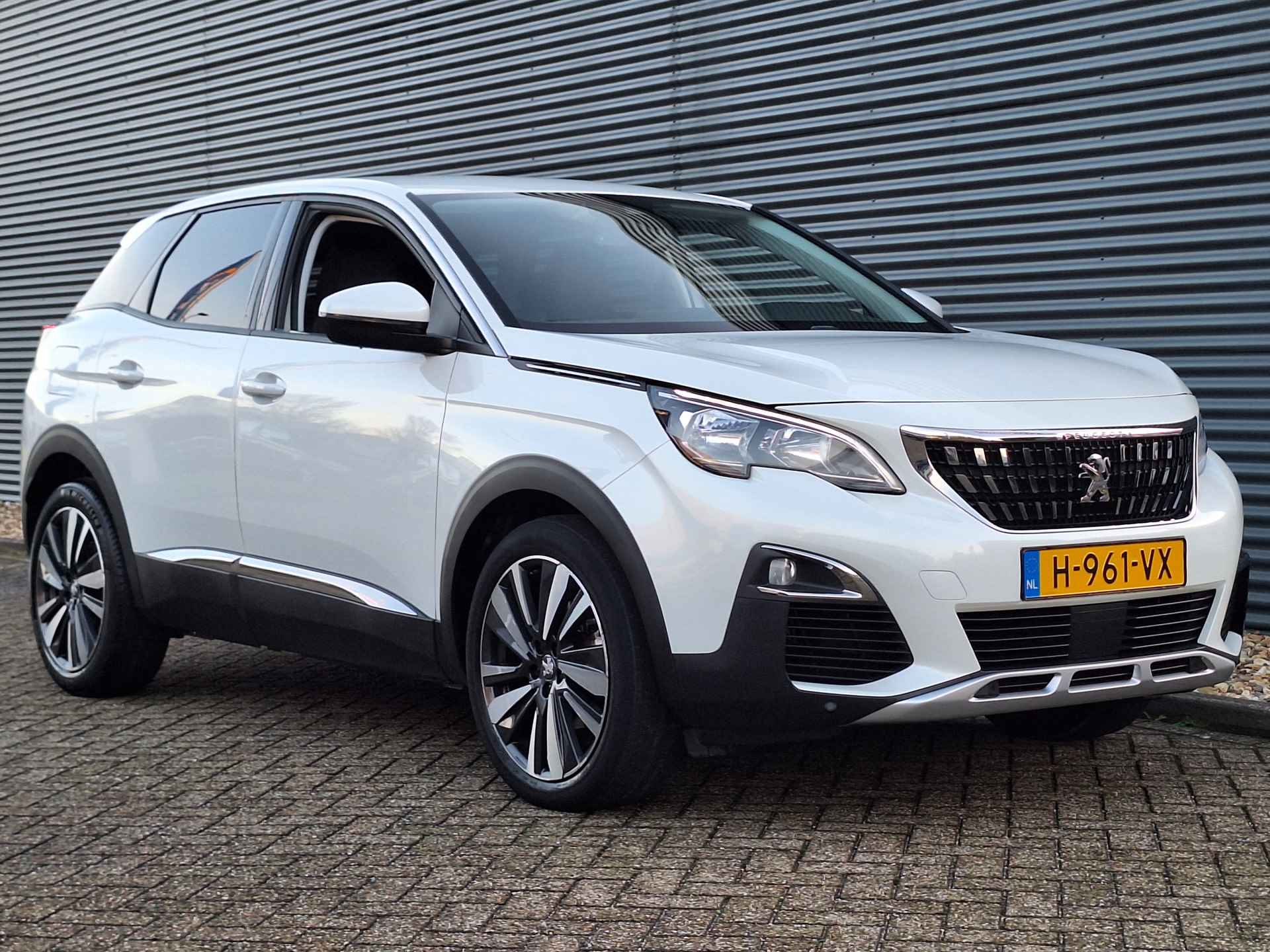 Peugeot 3008 1.2 PureTech Blue Lease Premium Avantage | Automaat | Camera | Navigatie | Apple Carplay en Android Auto | Parelmoer Lak | Keyless Entry-Start- Achterklepbediening !! - 3/47