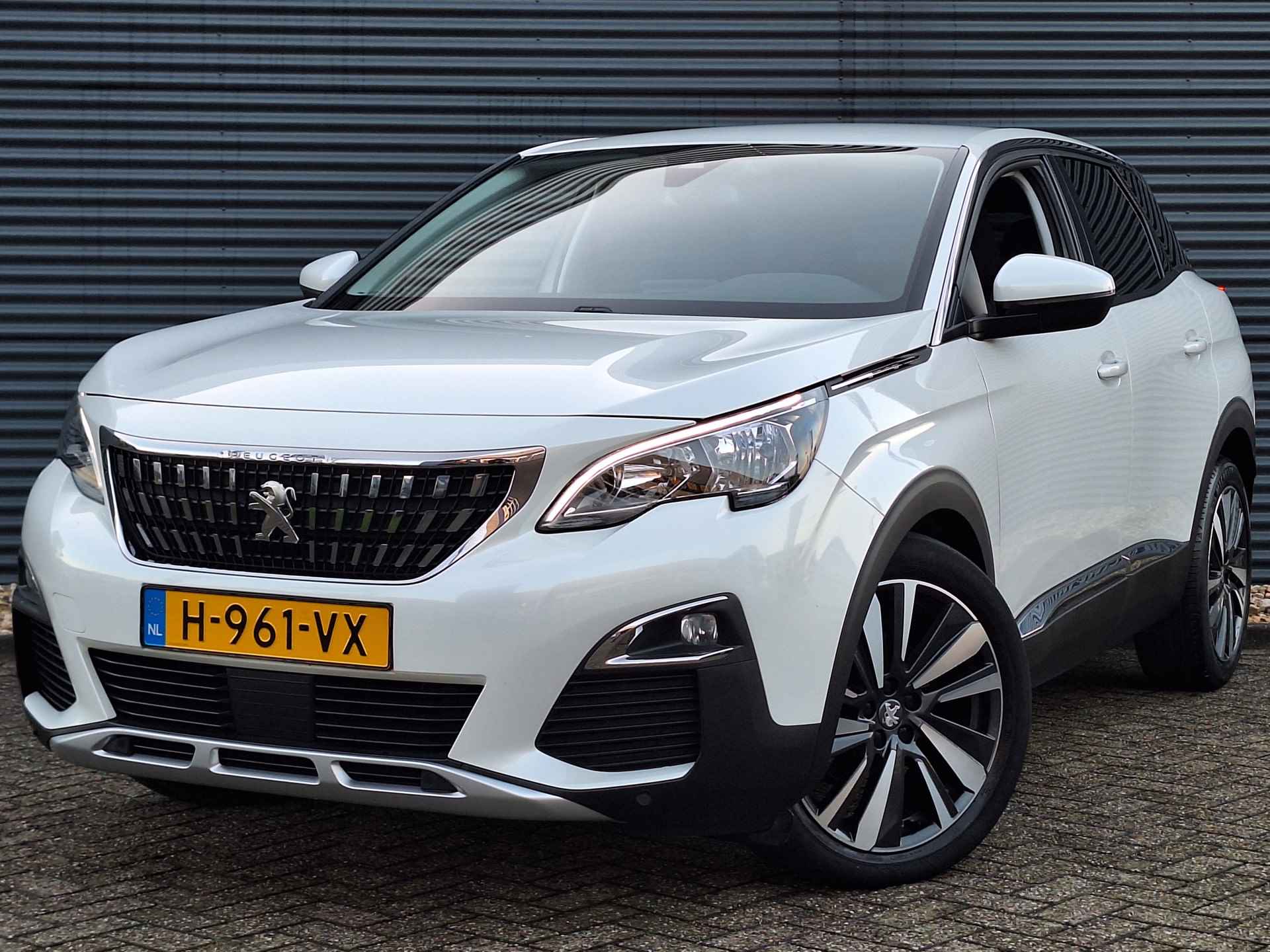 Peugeot 3008 1.2 PureTech Blue Lease Premium Avantage | Automaat | Camera | Navigatie | Apple Carplay en Android Auto | Parelmoer Lak | Keyless Entry-Start- Achterklepbediening !! - 42/47