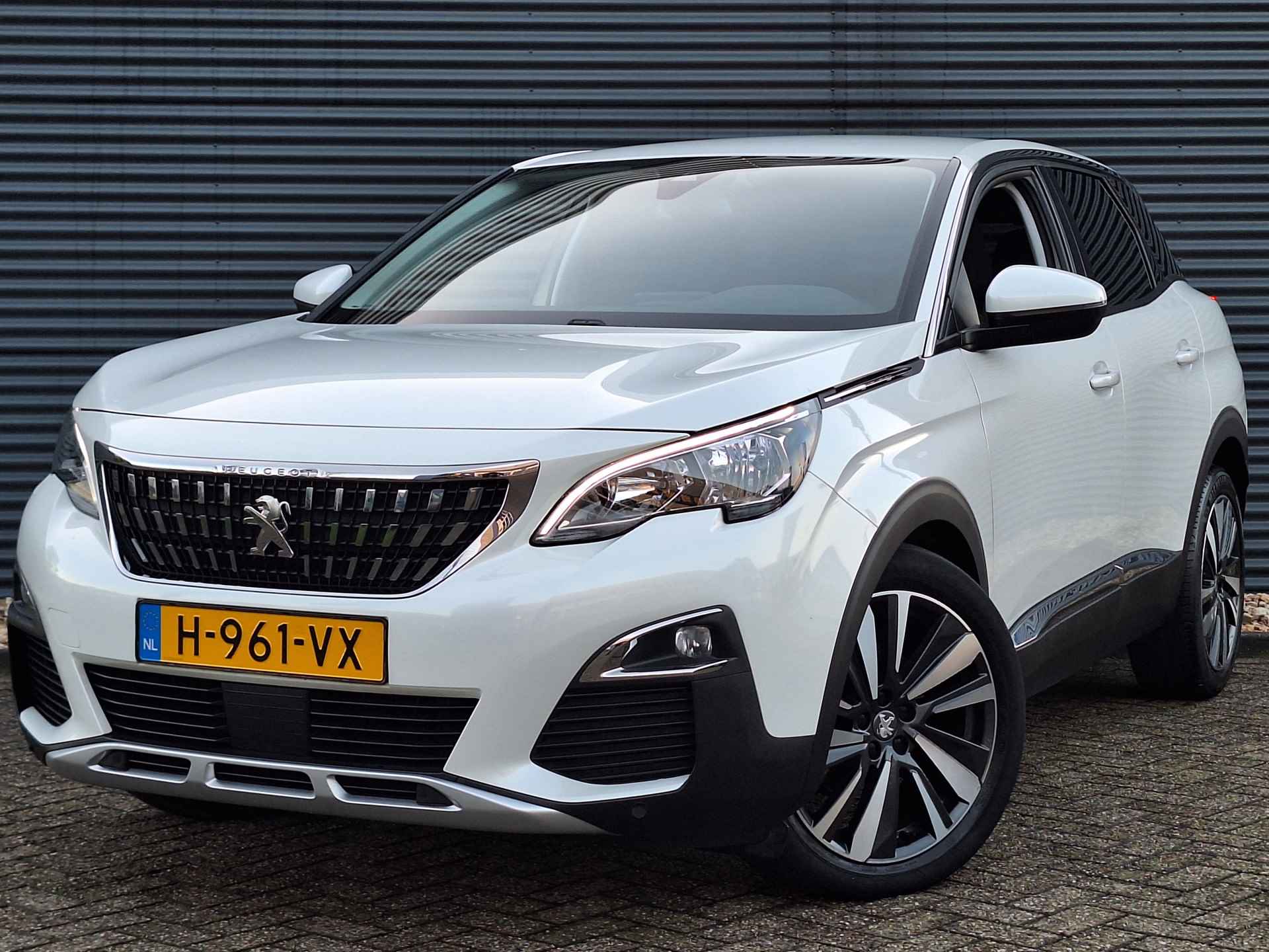 Peugeot 3008 1.2 PureTech Blue Lease Premium Avantage | Automaat | Camera | Navigatie | Apple Carplay en Android Auto | Parelmoer Lak | Keyless Entry-Start- Achterklepbediening !! - 44/47