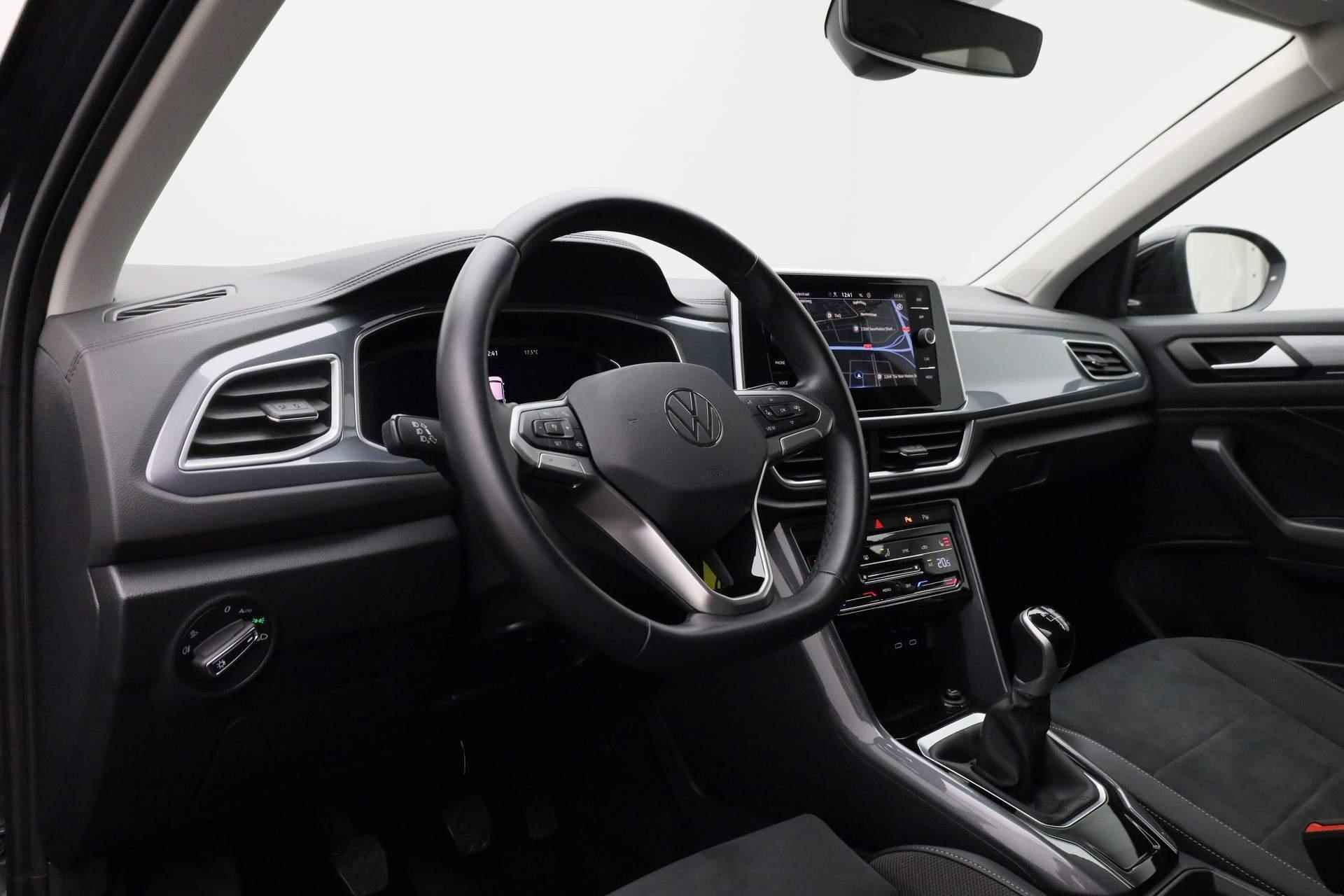 Volkswagen T-Roc 1.0 TSI 110PK Style | Navi | Stoelverwarming | Parkeersensoren voor/achter 17 inch - 2/38