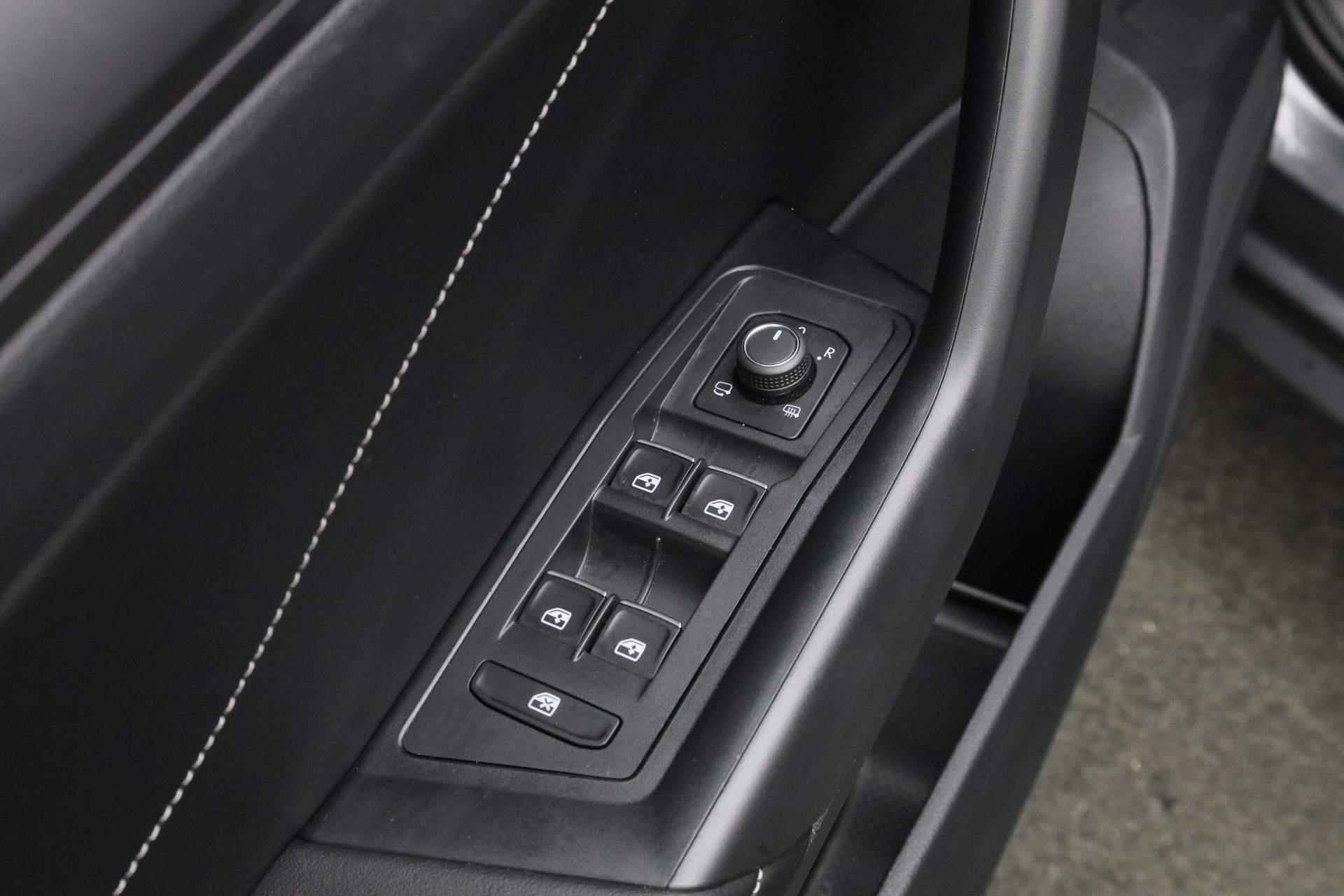 Volkswagen T-Roc 1.0 TSI 110PK Style | Navi | Stoelverwarming | Parkeersensoren voor/achter 17 inch - 21/38