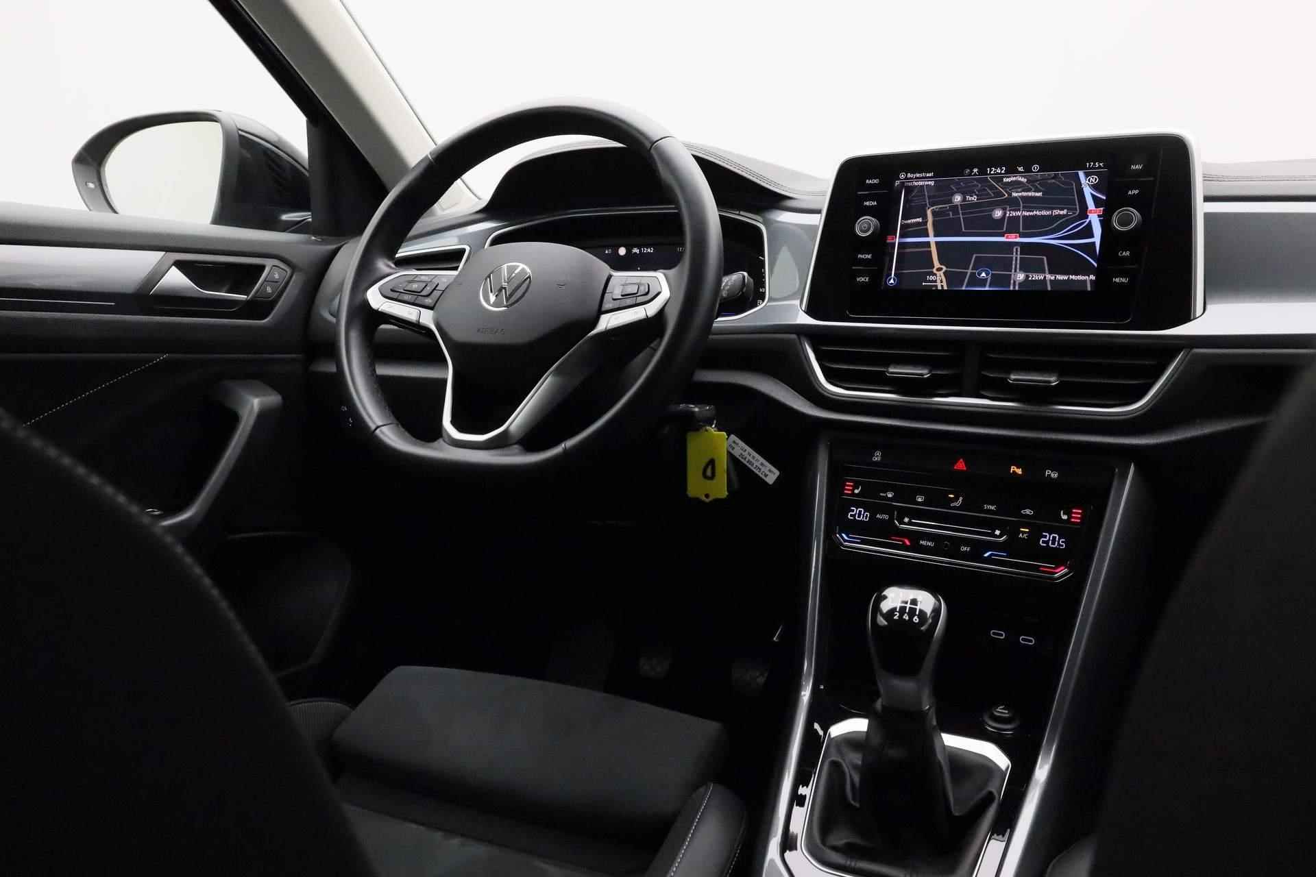 Volkswagen T-Roc 1.0 TSI 110PK Style | Navi | Stoelverwarming | Parkeersensoren voor/achter 17 inch - 24/38