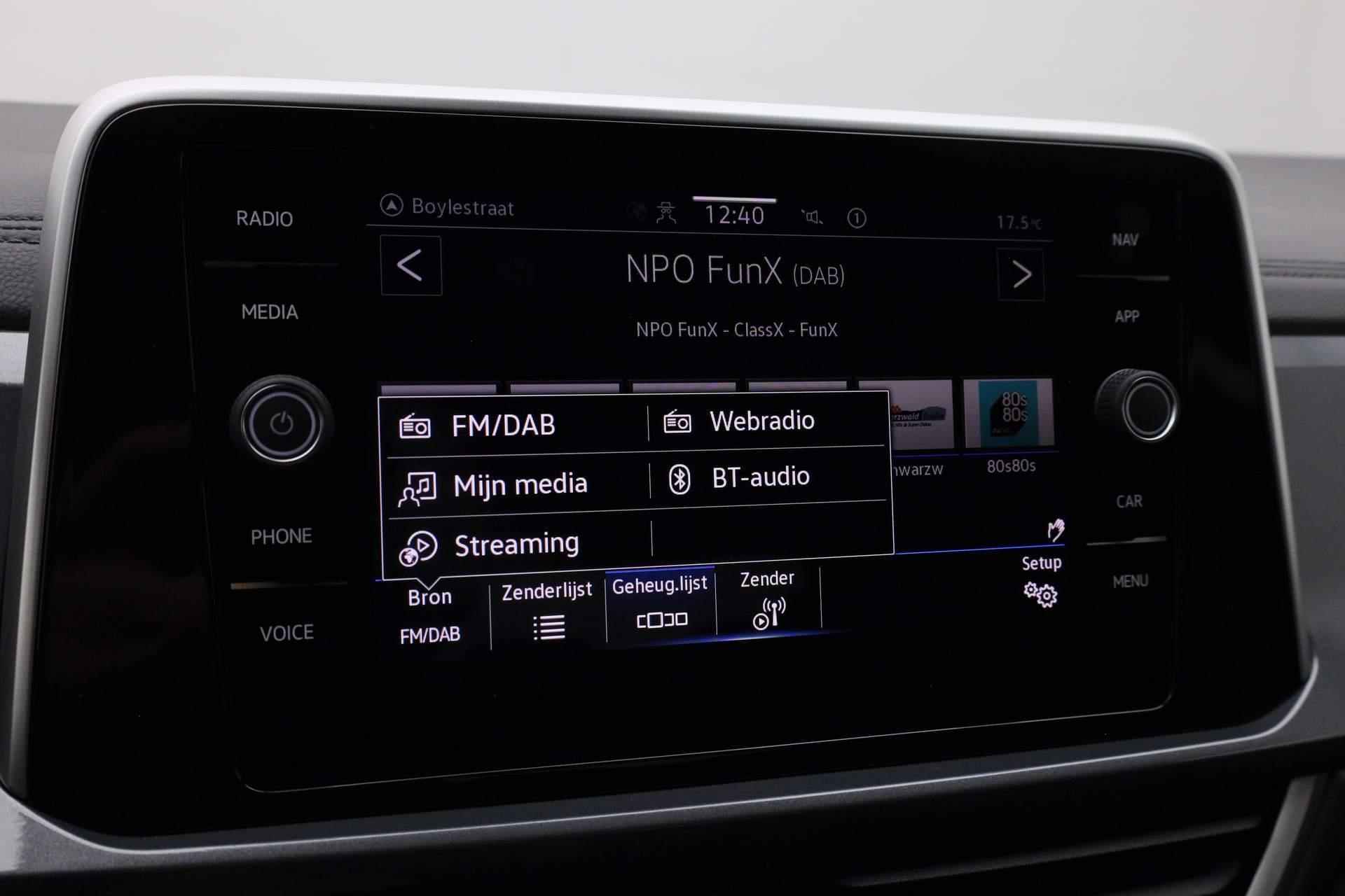 Volkswagen T-Roc 1.0 TSI 110PK Style | Navi | Stoelverwarming | Parkeersensoren voor/achter 17 inch - 26/38